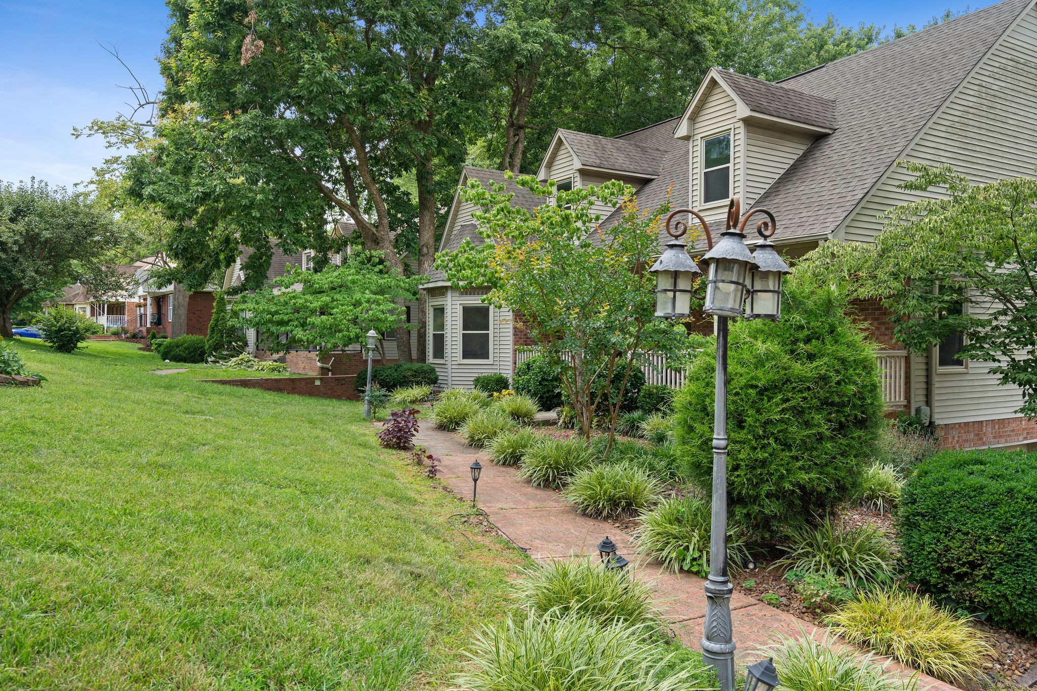 626 Knollwood Dr