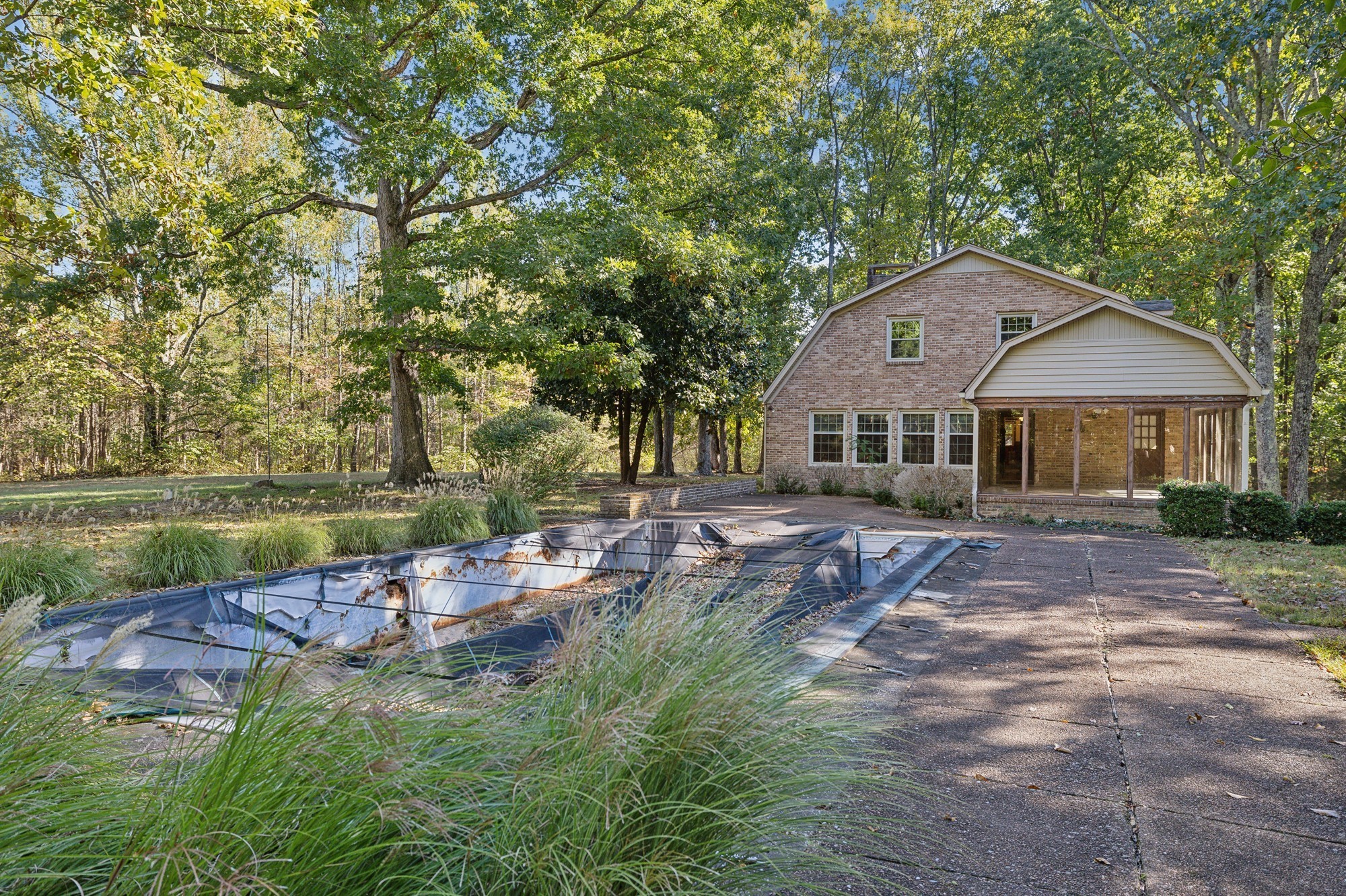 2719 HWY 41 A South