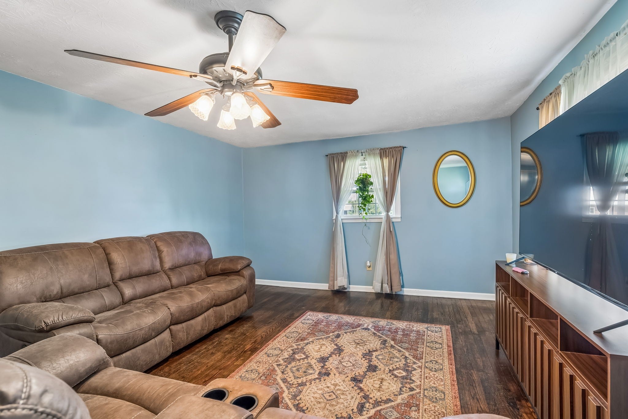 8315 Old Highway 52