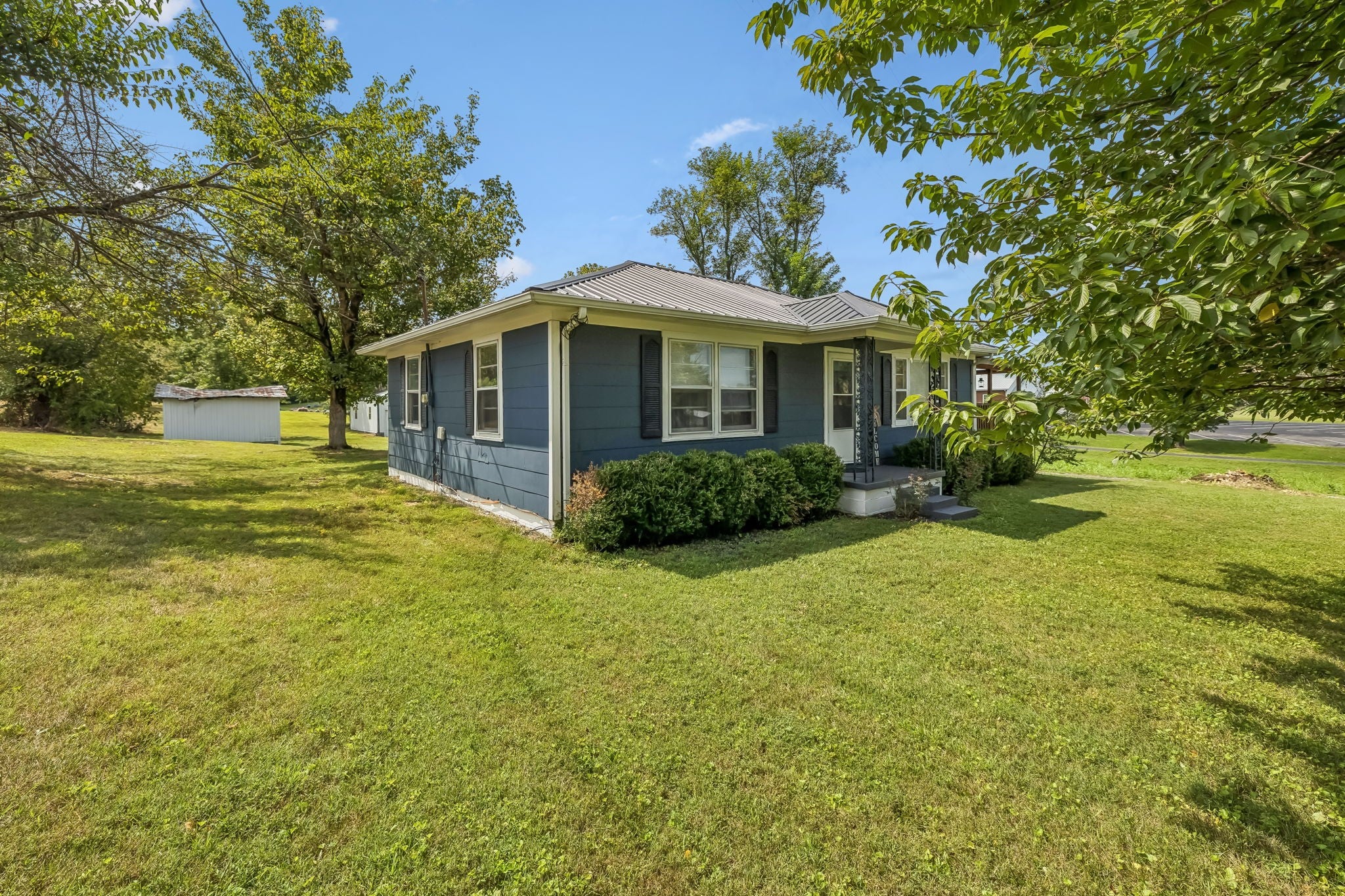 8315 Old Highway 52
