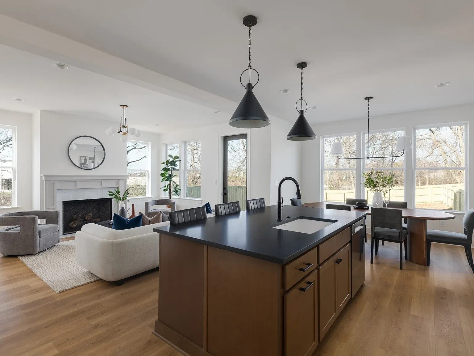 3804 Syfert Ln
