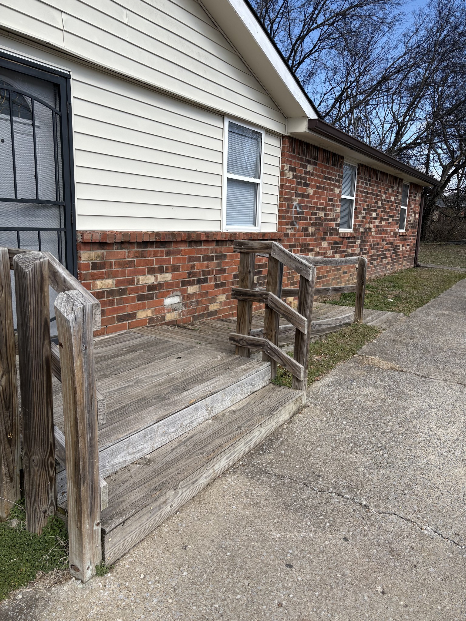 809 Brickmont Ct