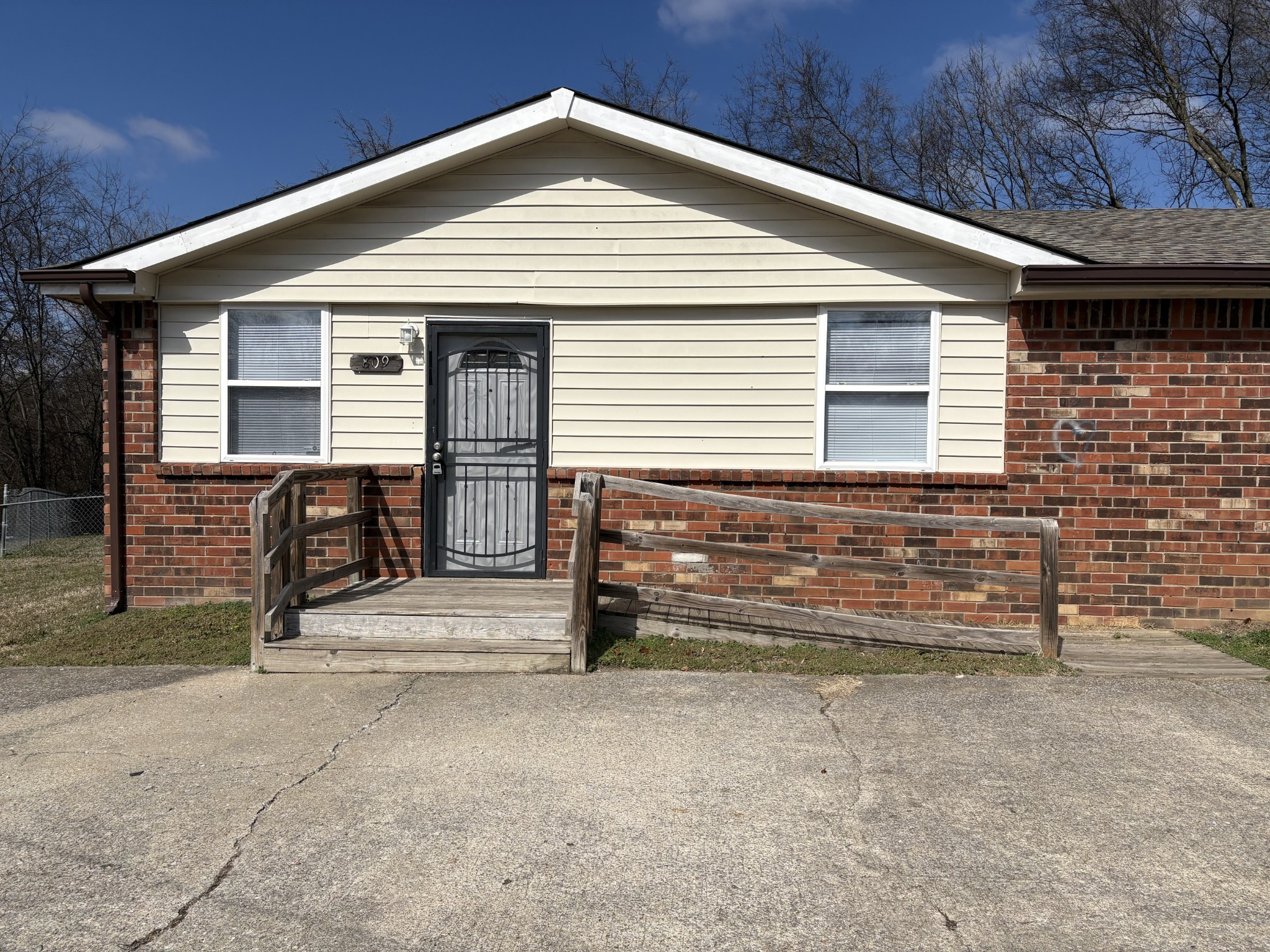809 Brickmont Ct