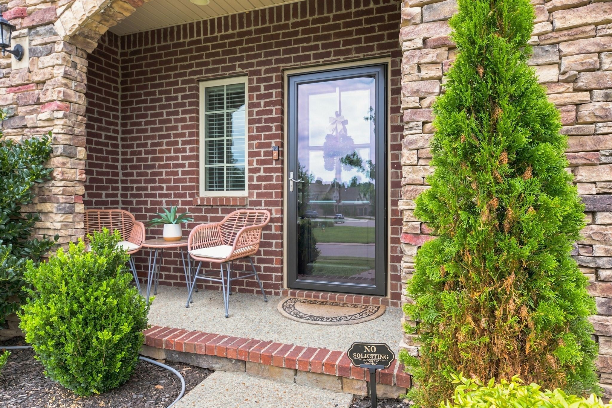 1637 Summit Rdg