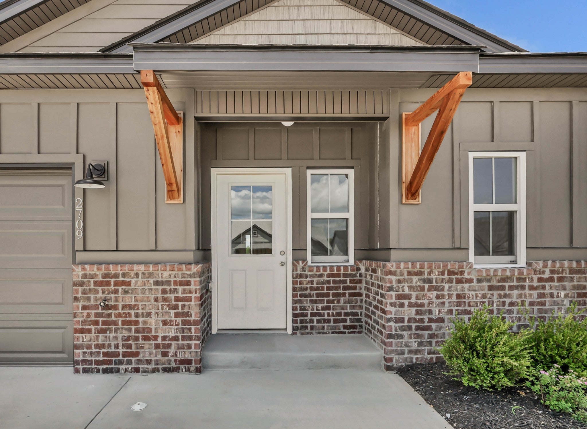 2709 Brewster Dr