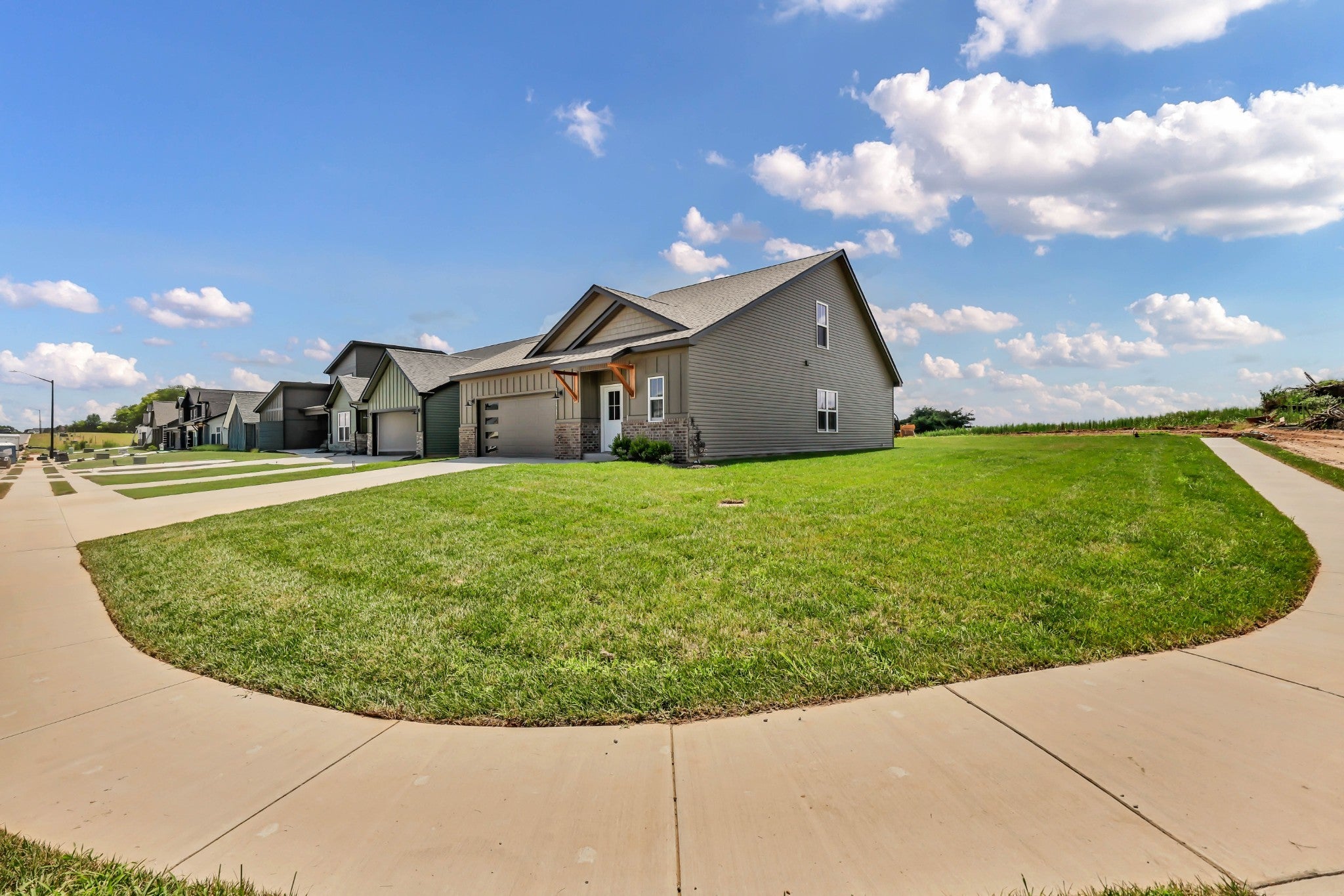 2709 Brewster Dr