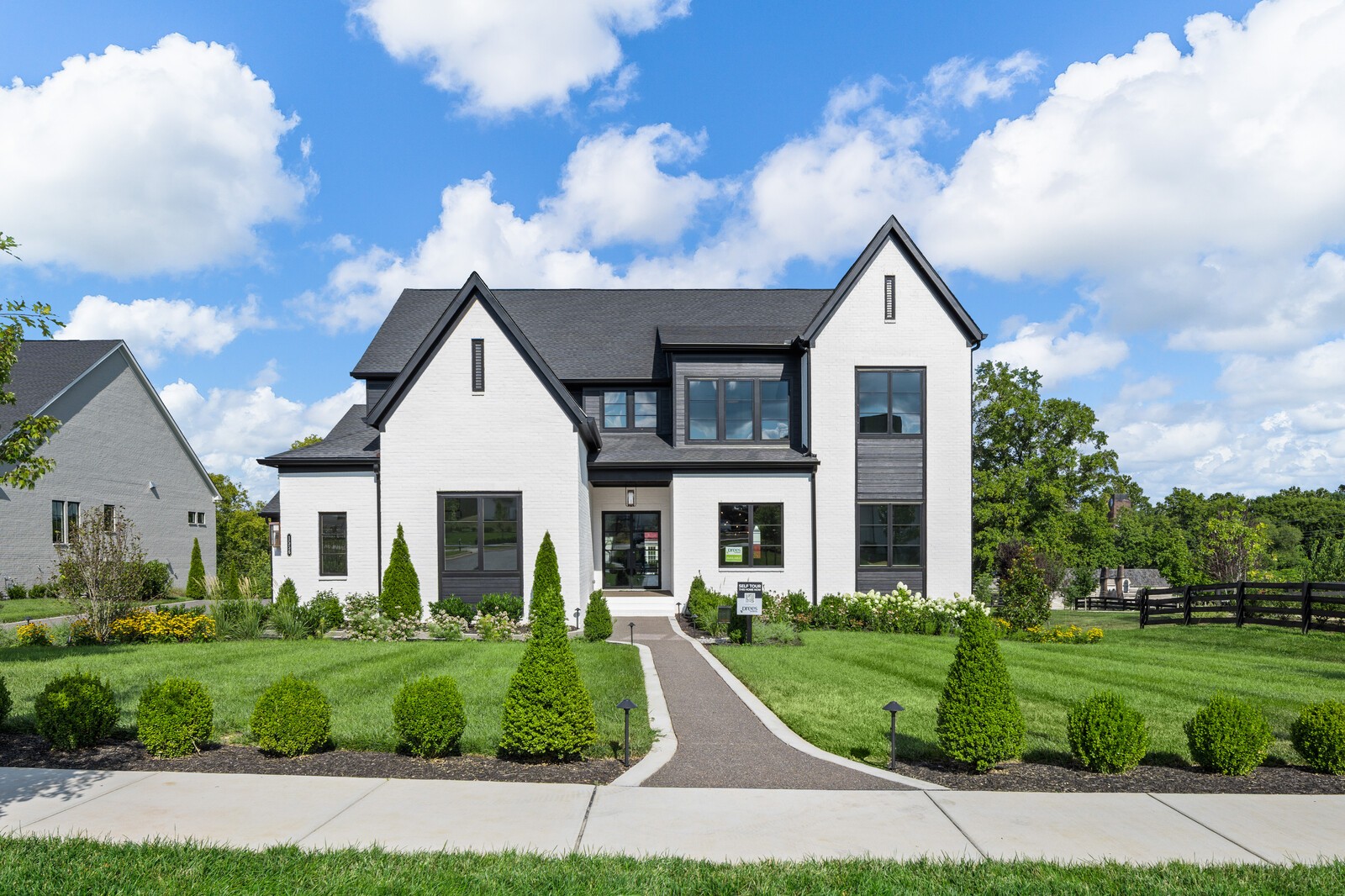 1556 White Barn