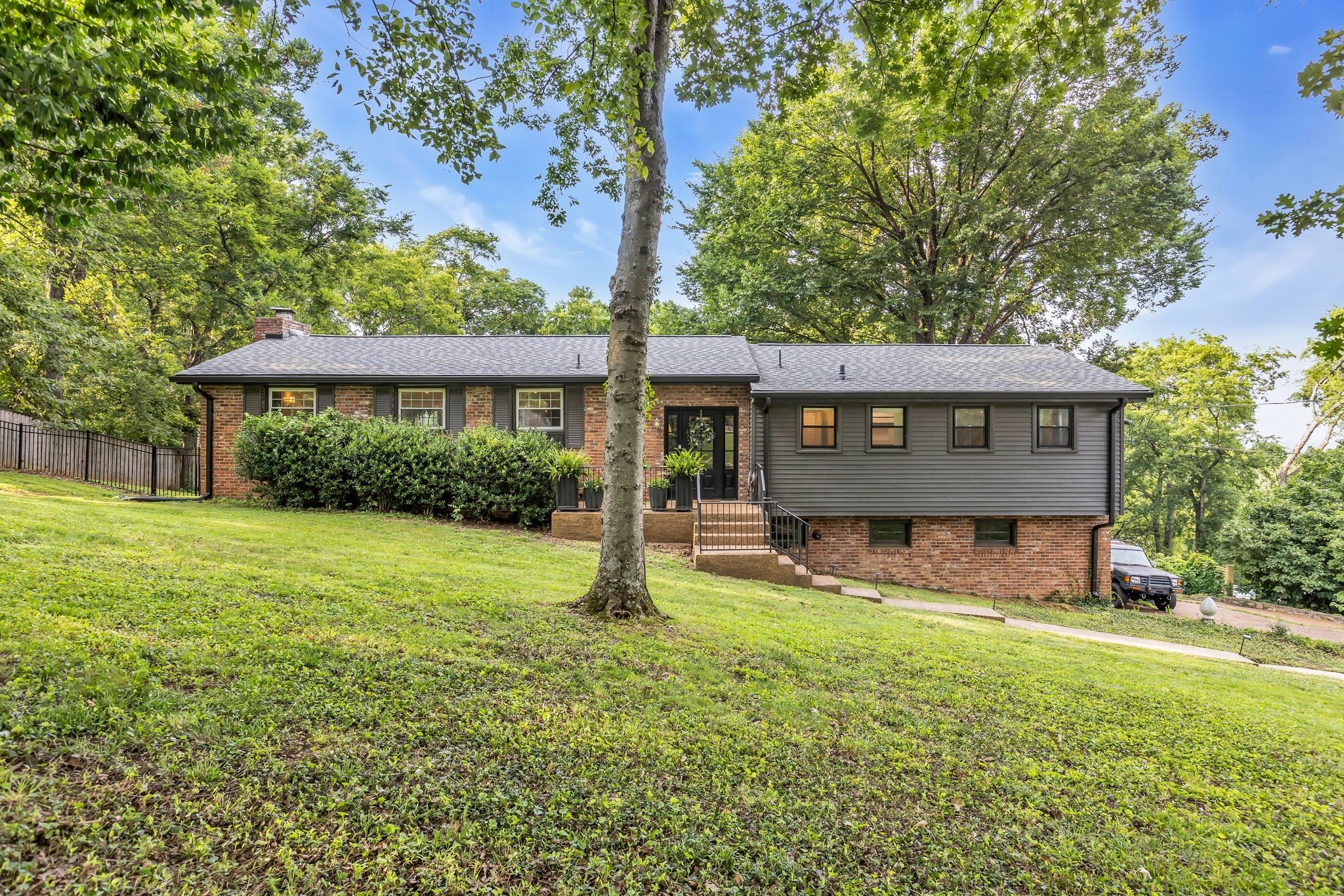 826 Evansdale Dr