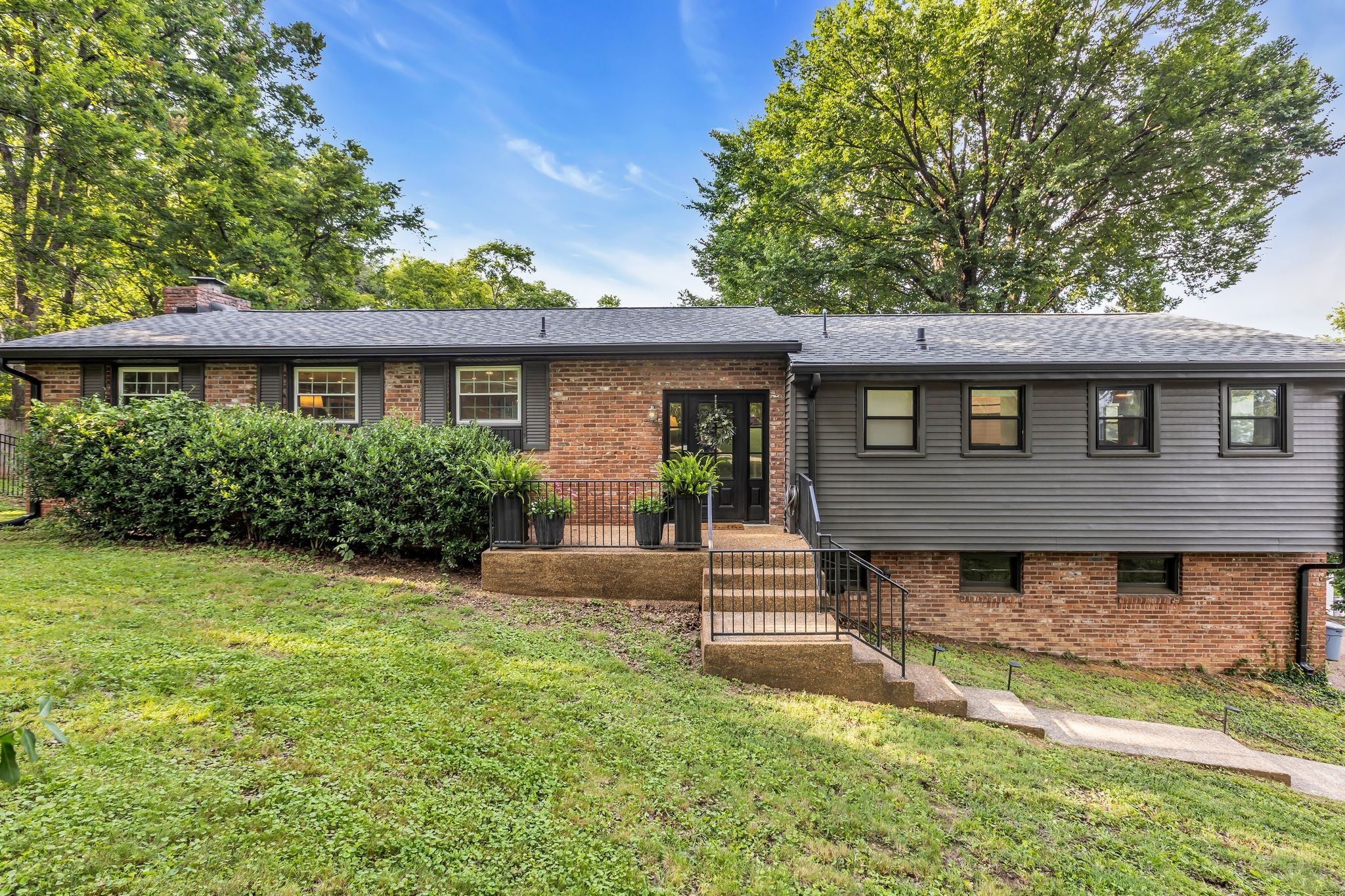826 Evansdale Dr