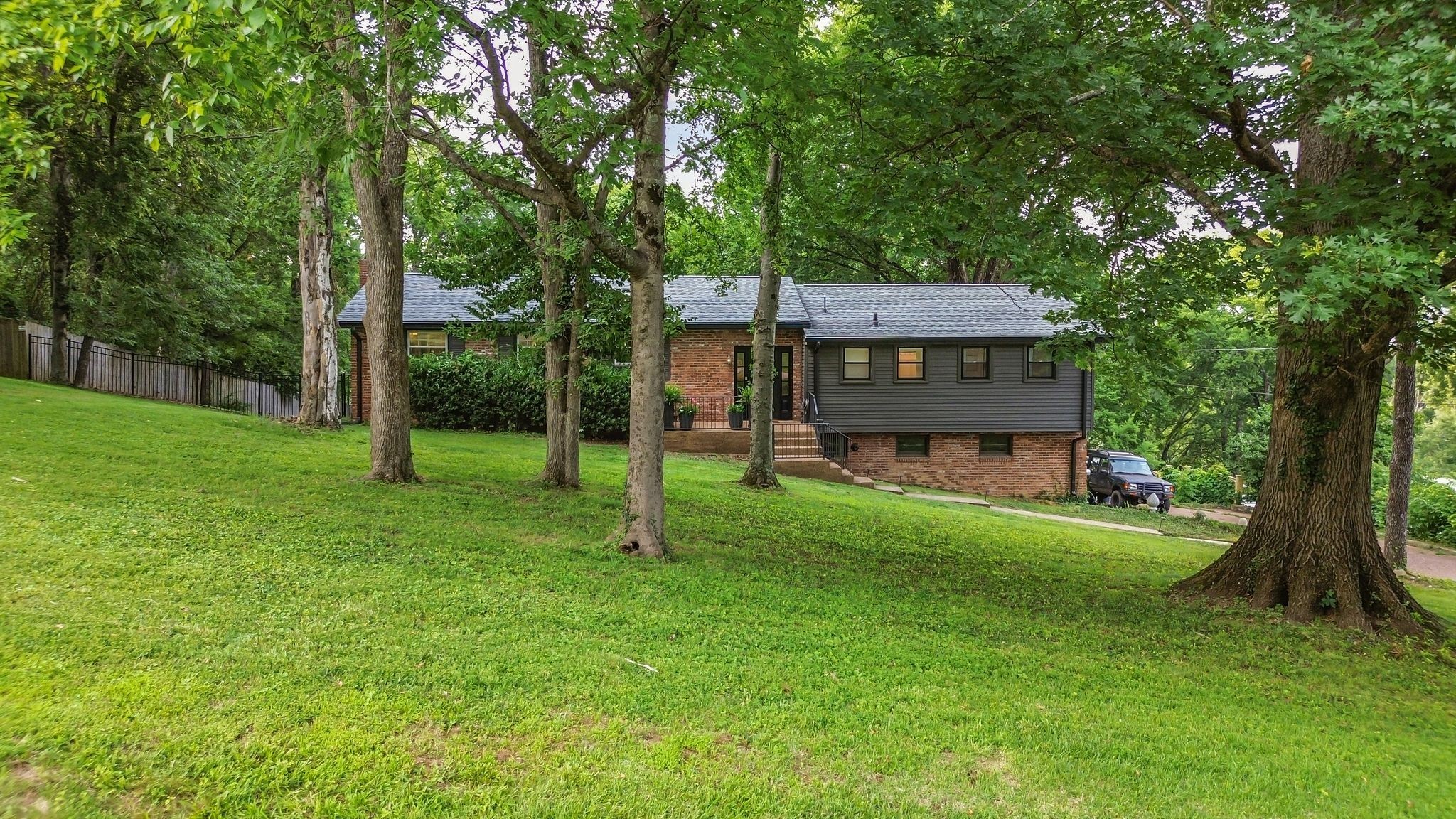 826 Evansdale Dr