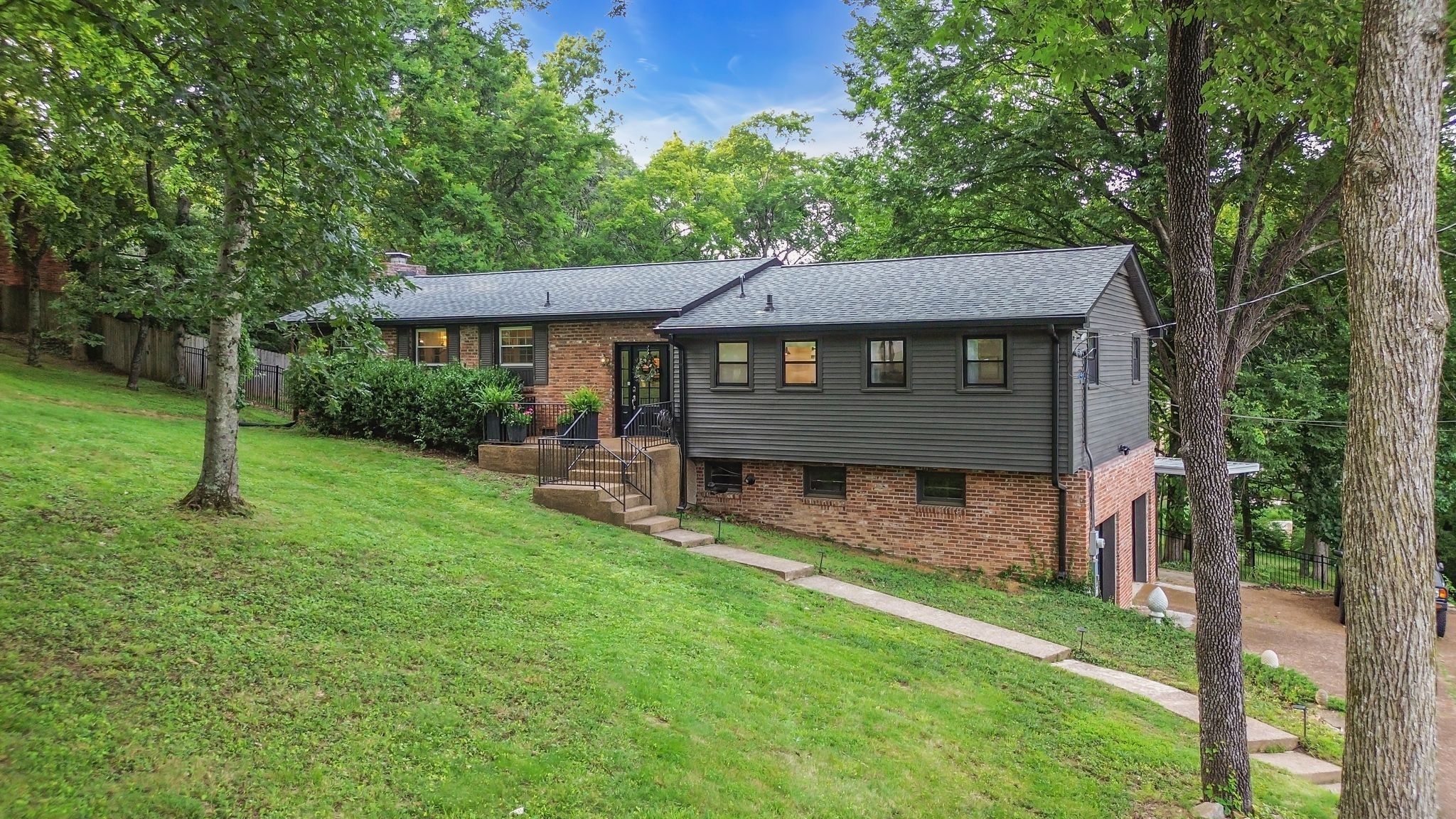 826 Evansdale Dr