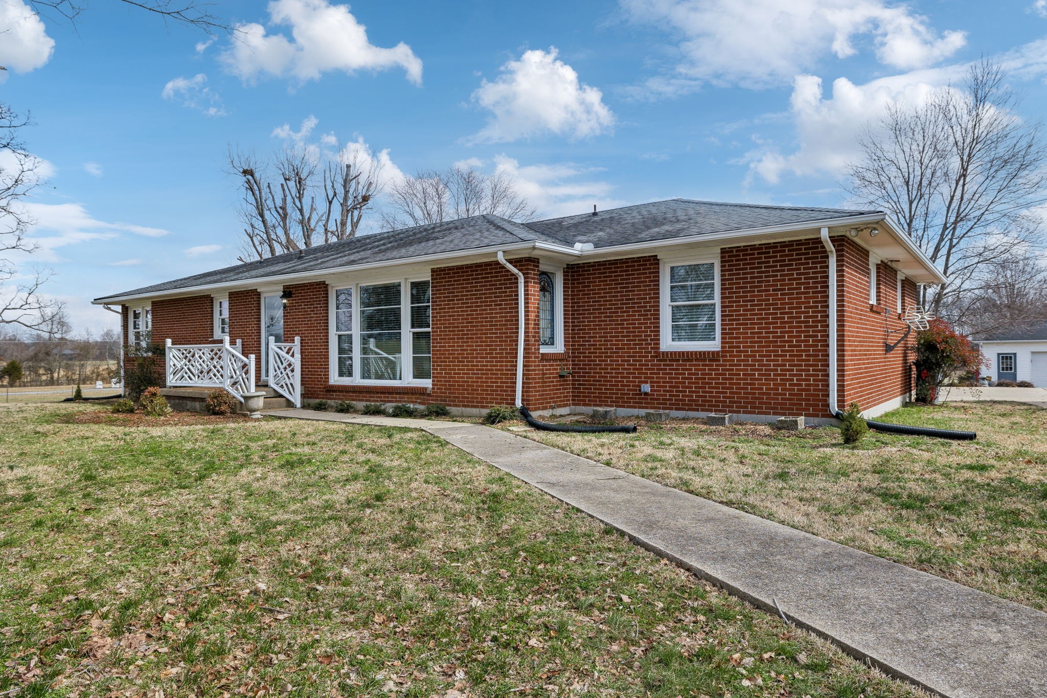 4060 Highway 31 W