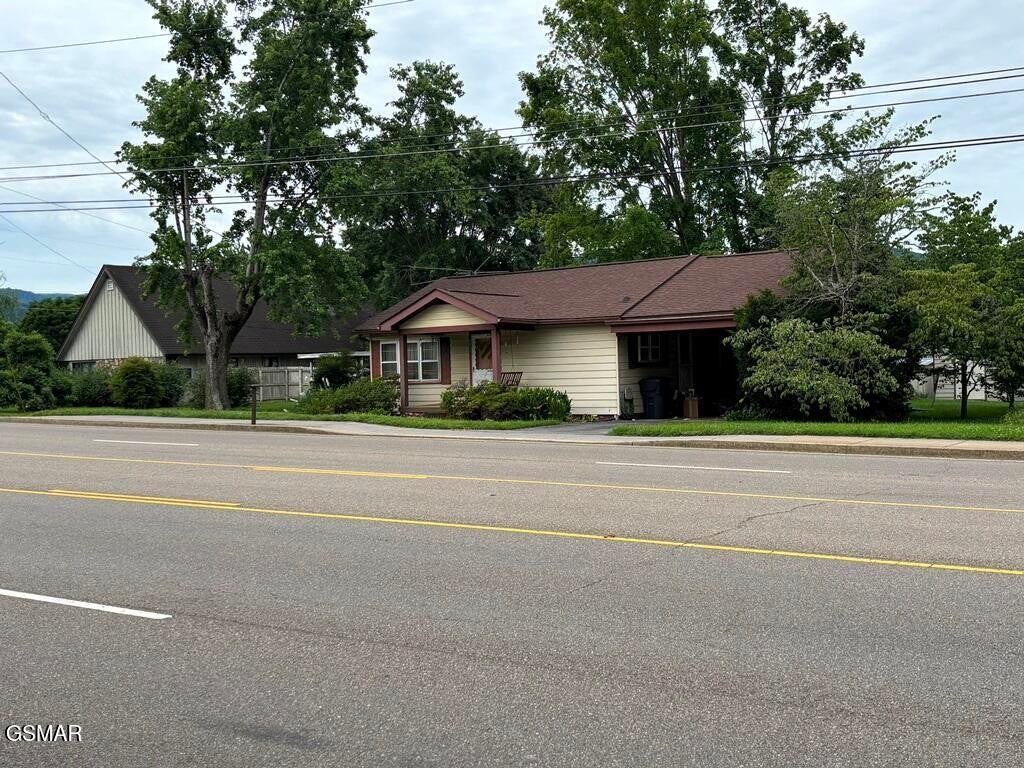 3306 Teaster Lane
