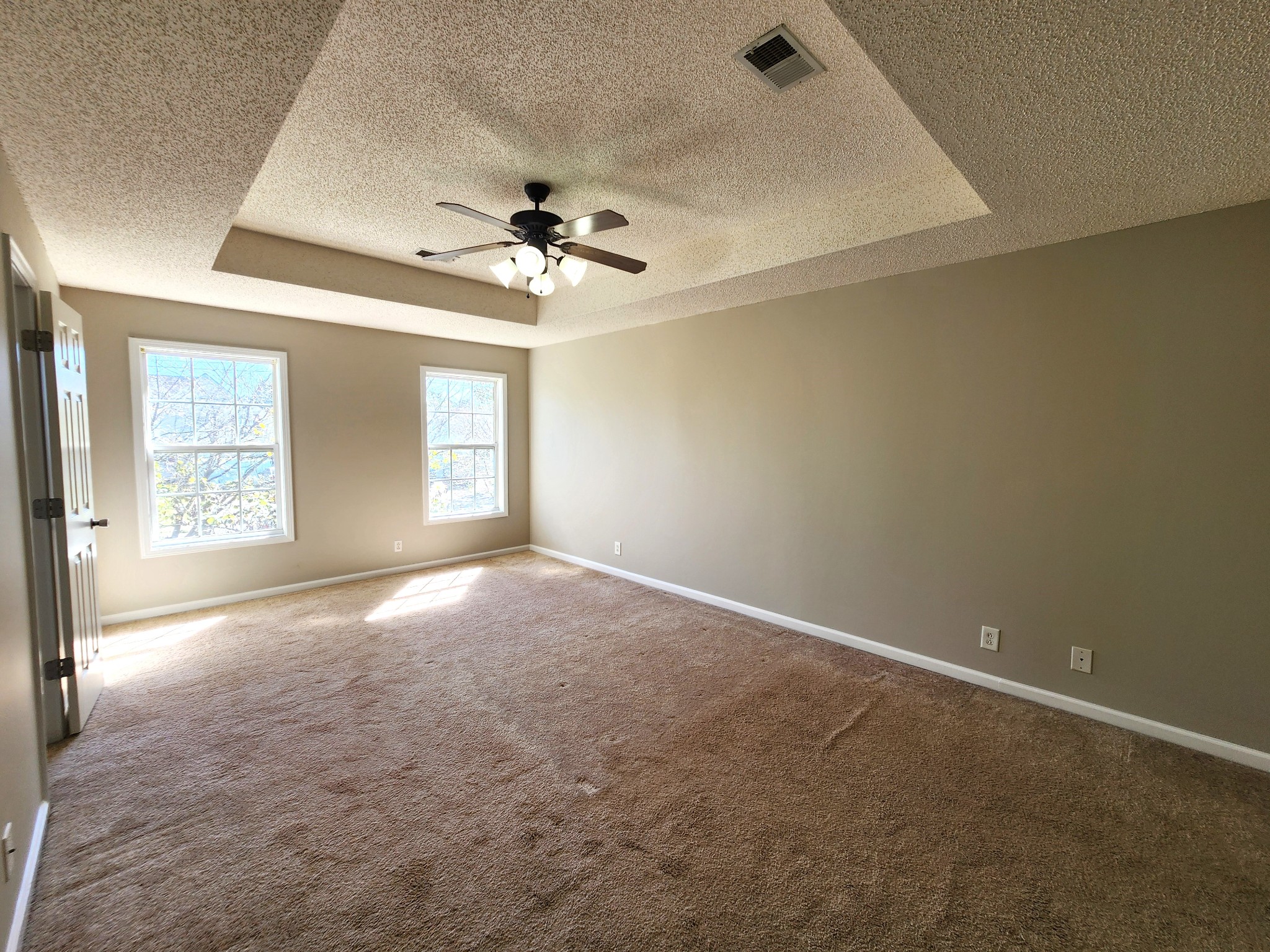 Clarksville, Tennessee 37042, United States, 3 Bedrooms Bedrooms, ,3 BathroomsBathrooms,Residential,Pending,50372