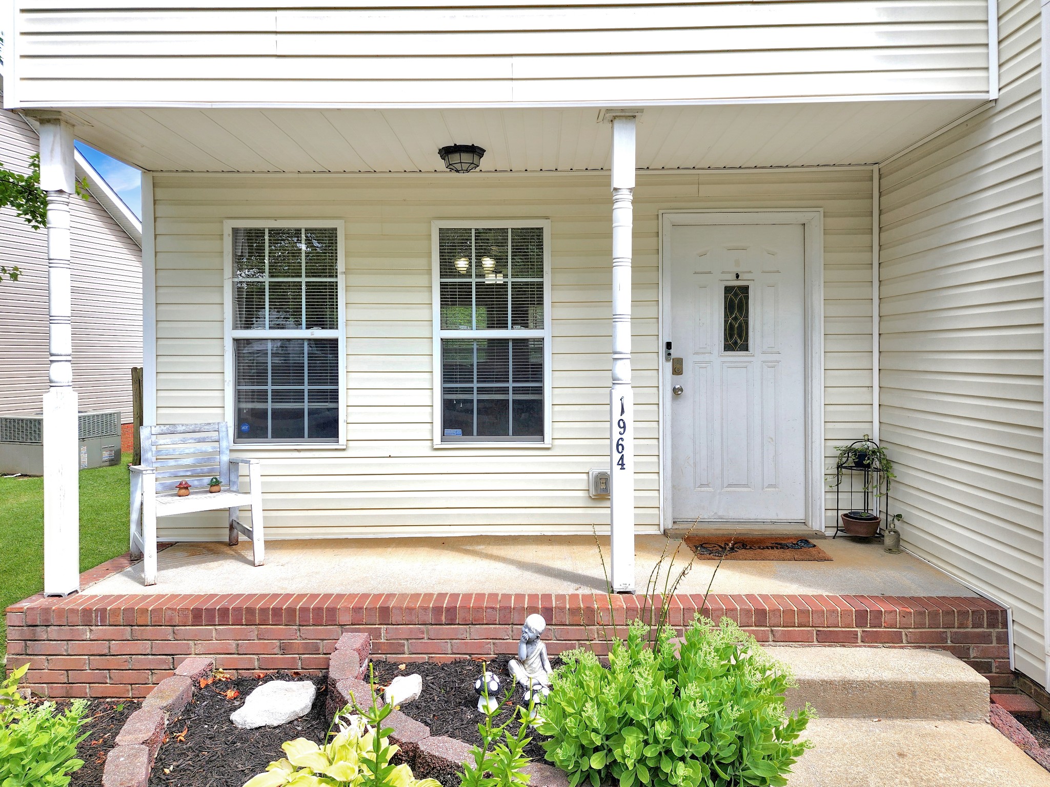 Clarksville, Tennessee 37042, United States, 3 Bedrooms Bedrooms, ,3 BathroomsBathrooms,Residential,Pending,50372