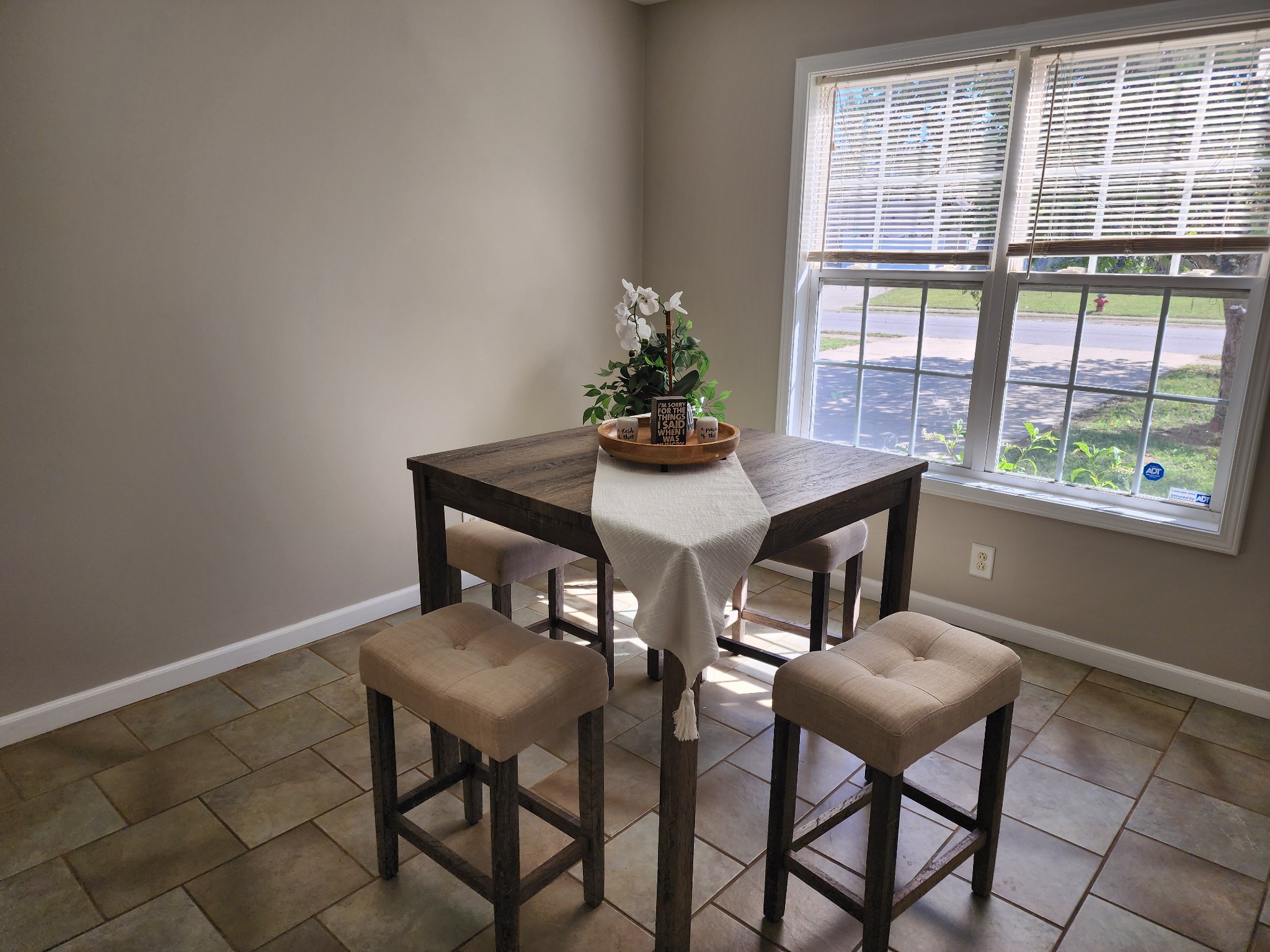 Clarksville, Tennessee 37042, United States, 3 Bedrooms Bedrooms, ,3 BathroomsBathrooms,Residential,Pending,50372