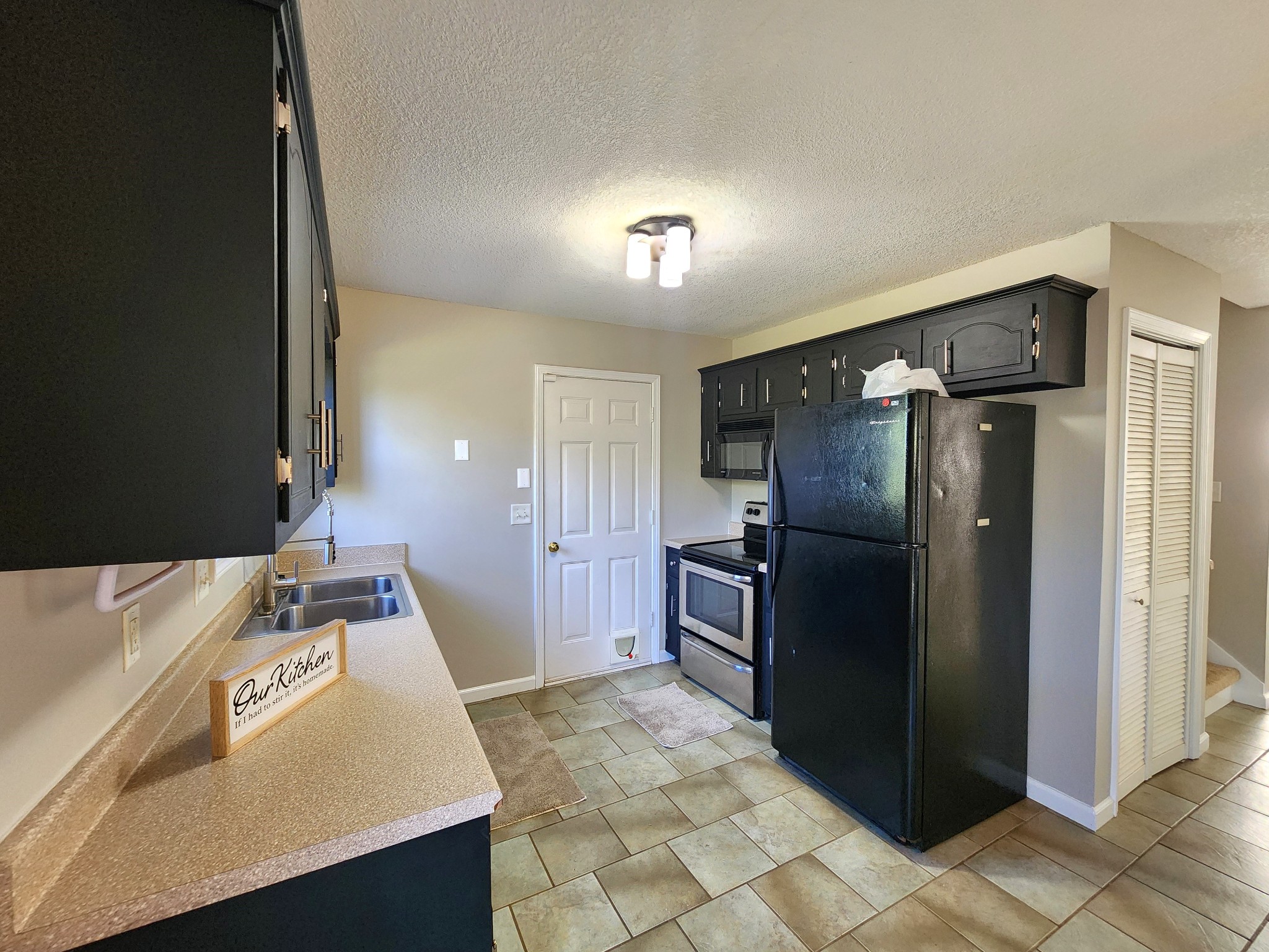 Clarksville, Tennessee 37042, United States, 3 Bedrooms Bedrooms, ,3 BathroomsBathrooms,Residential,Pending,50372