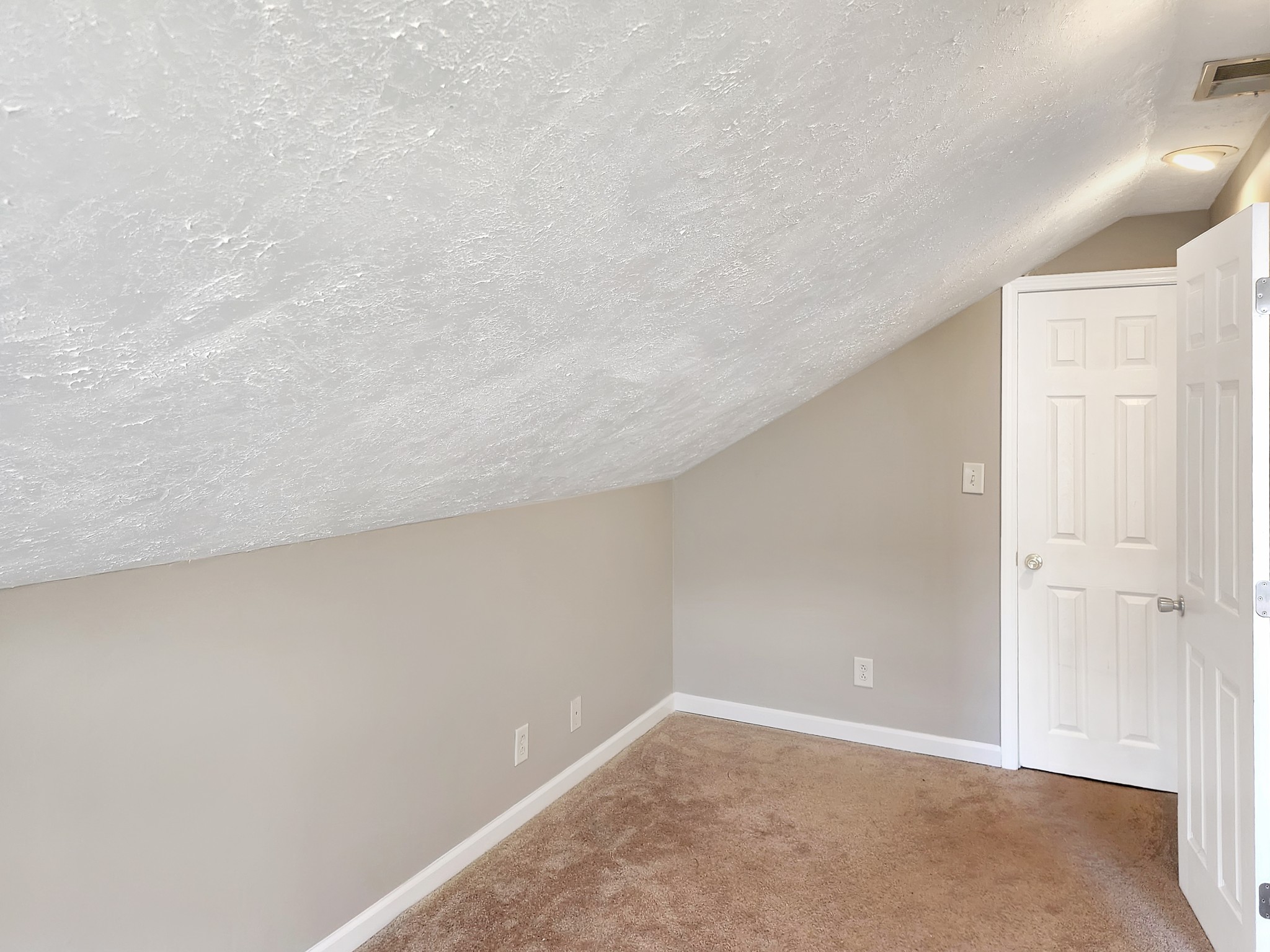 Clarksville, Tennessee 37042, United States, 3 Bedrooms Bedrooms, ,3 BathroomsBathrooms,Residential,Pending,50372