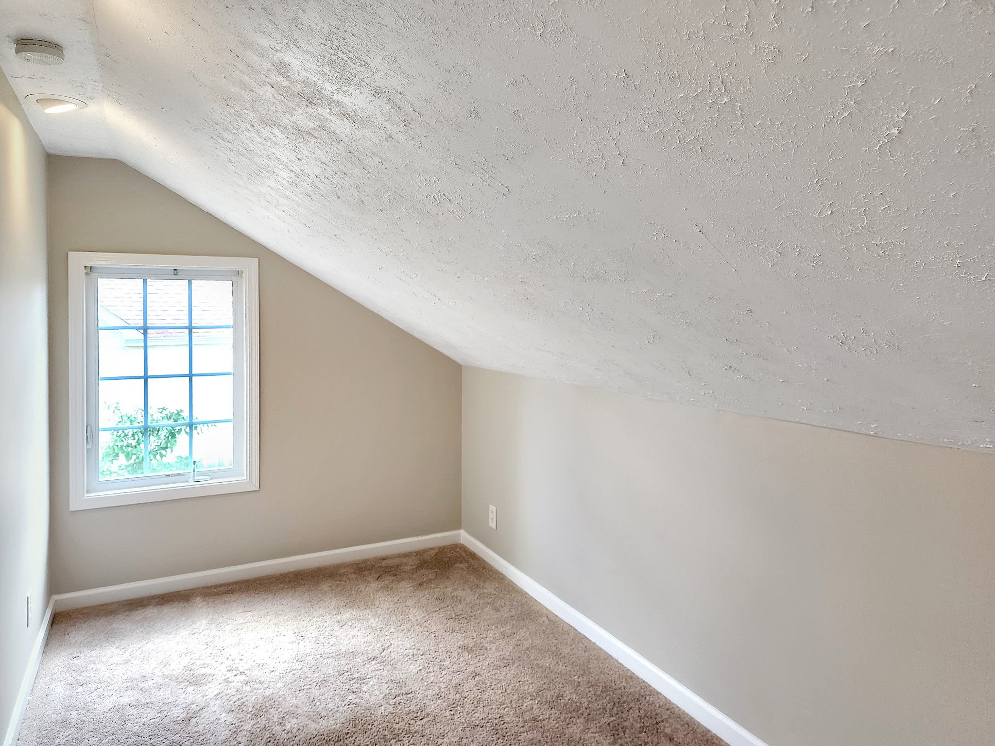 Clarksville, Tennessee 37042, United States, 3 Bedrooms Bedrooms, ,3 BathroomsBathrooms,Residential,Pending,50372