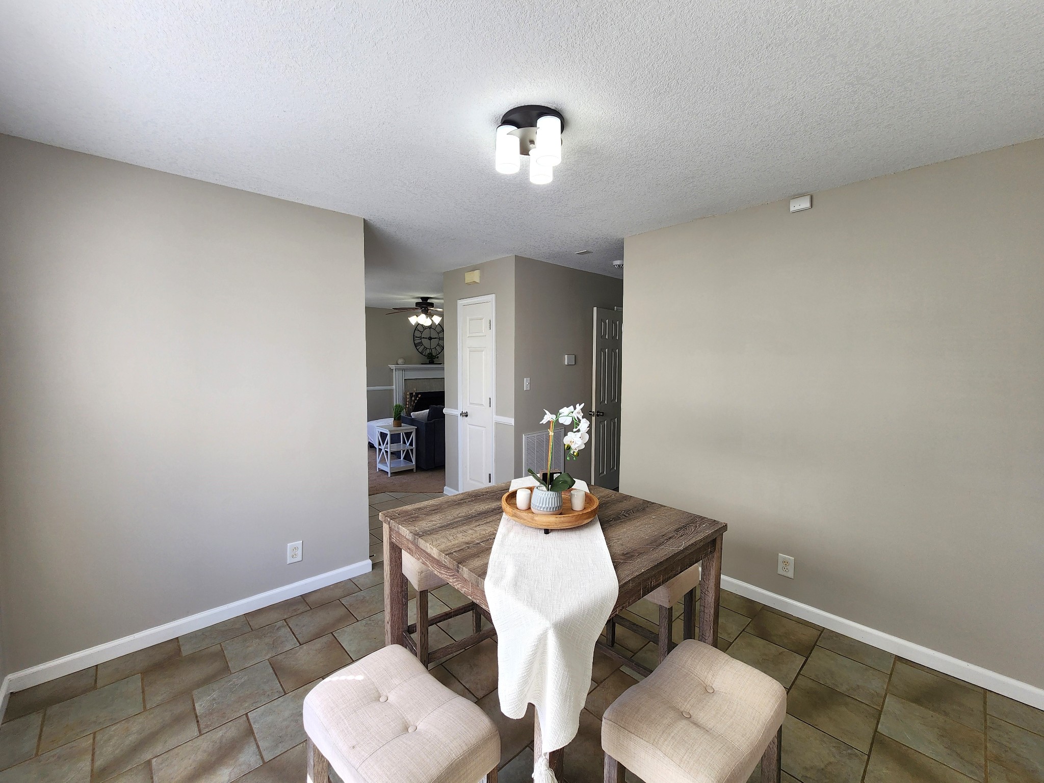 Clarksville, Tennessee 37042, United States, 3 Bedrooms Bedrooms, ,3 BathroomsBathrooms,Residential,Pending,50372