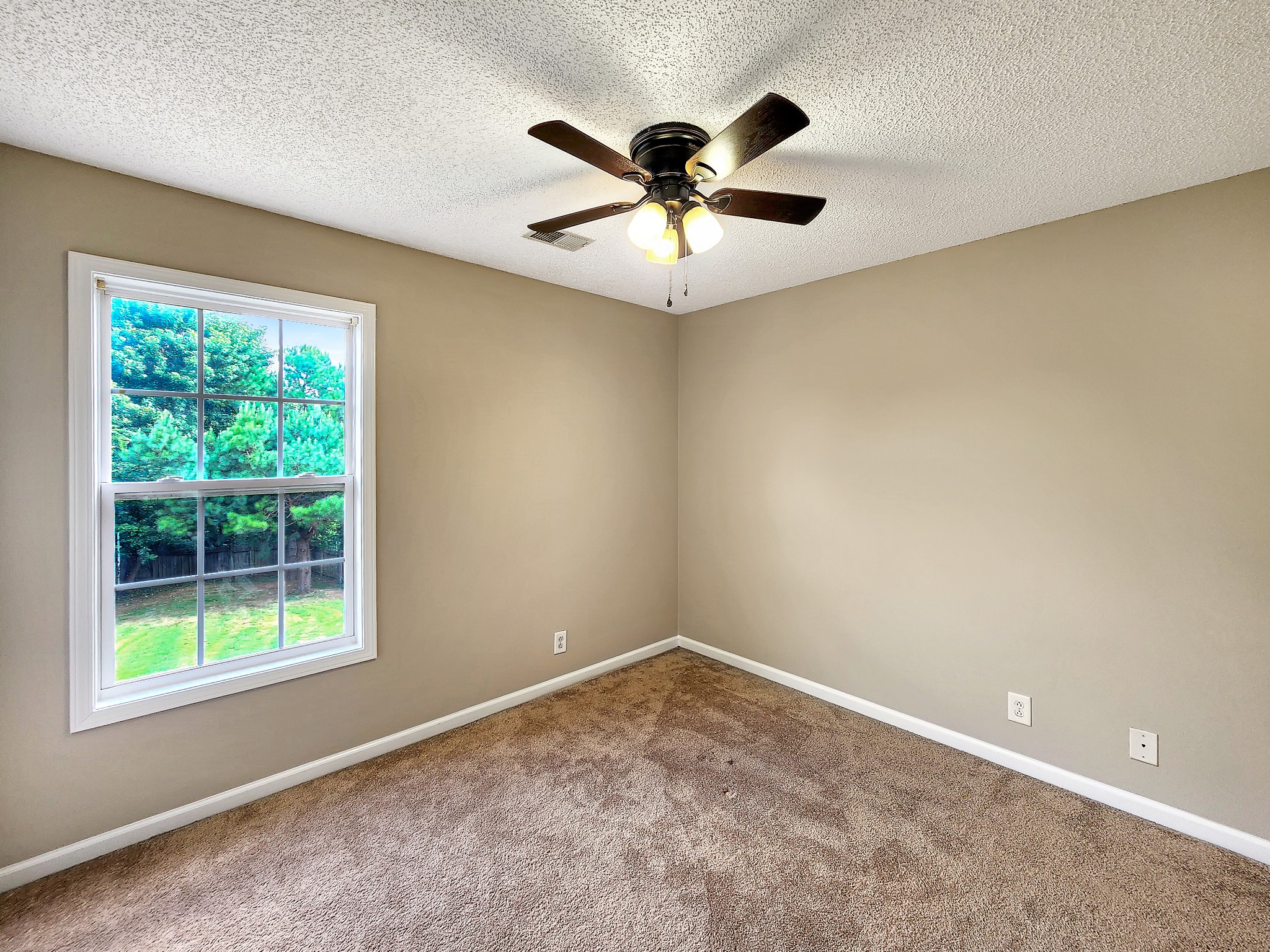 Clarksville, Tennessee 37042, United States, 3 Bedrooms Bedrooms, ,3 BathroomsBathrooms,Residential,Pending,50372