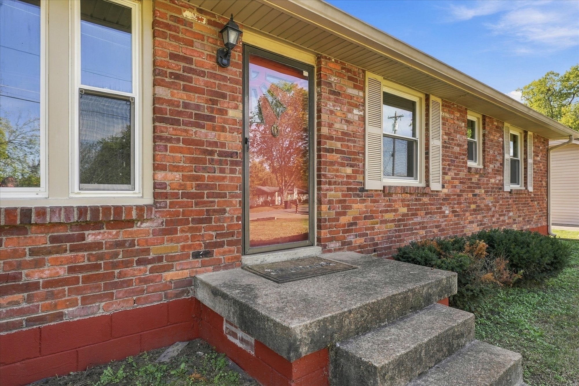 122 Maureen Dr