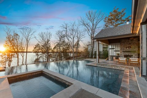 1112 Forest Harbor Dr Hendersonville TN 37075