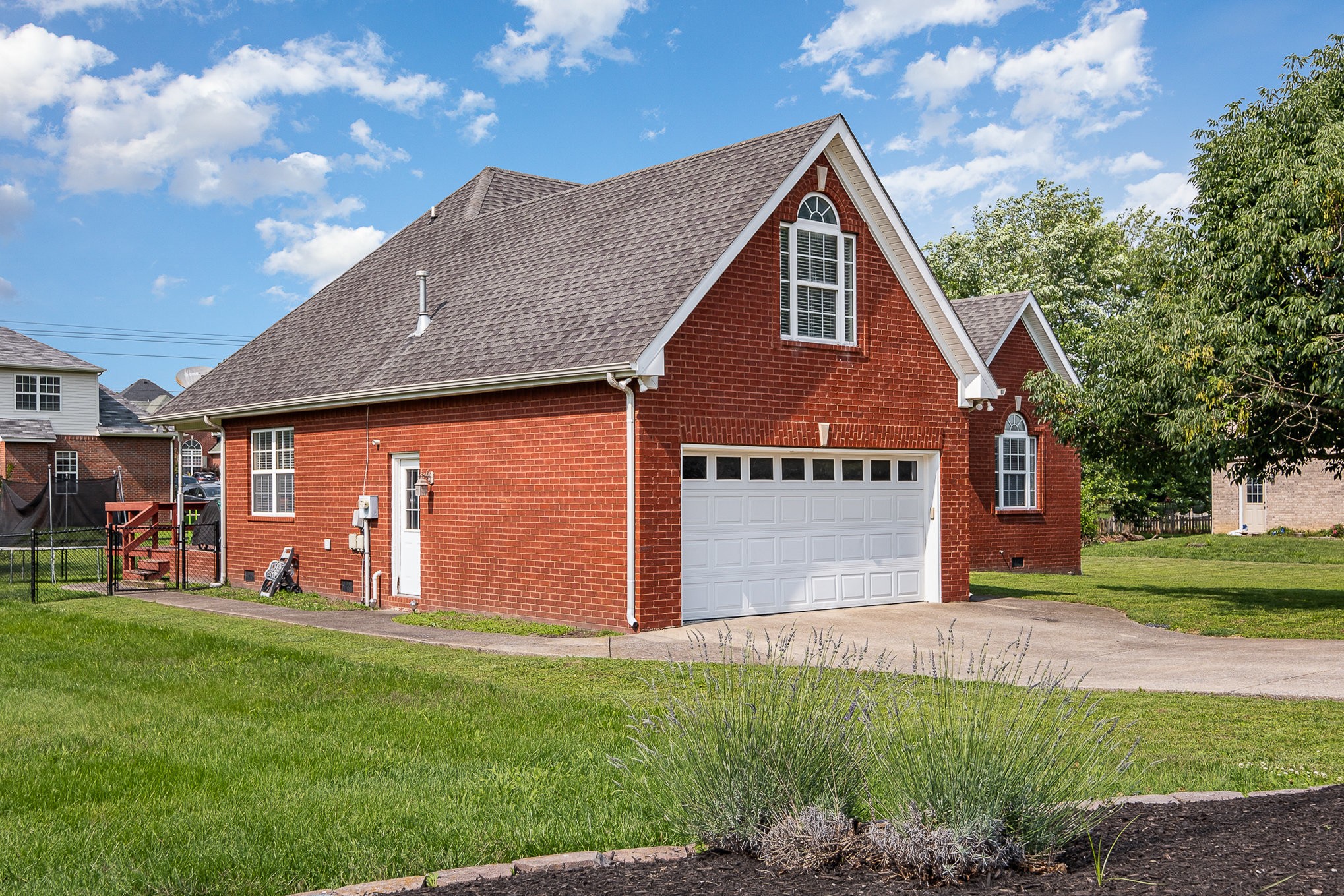 5026 Claude Dr