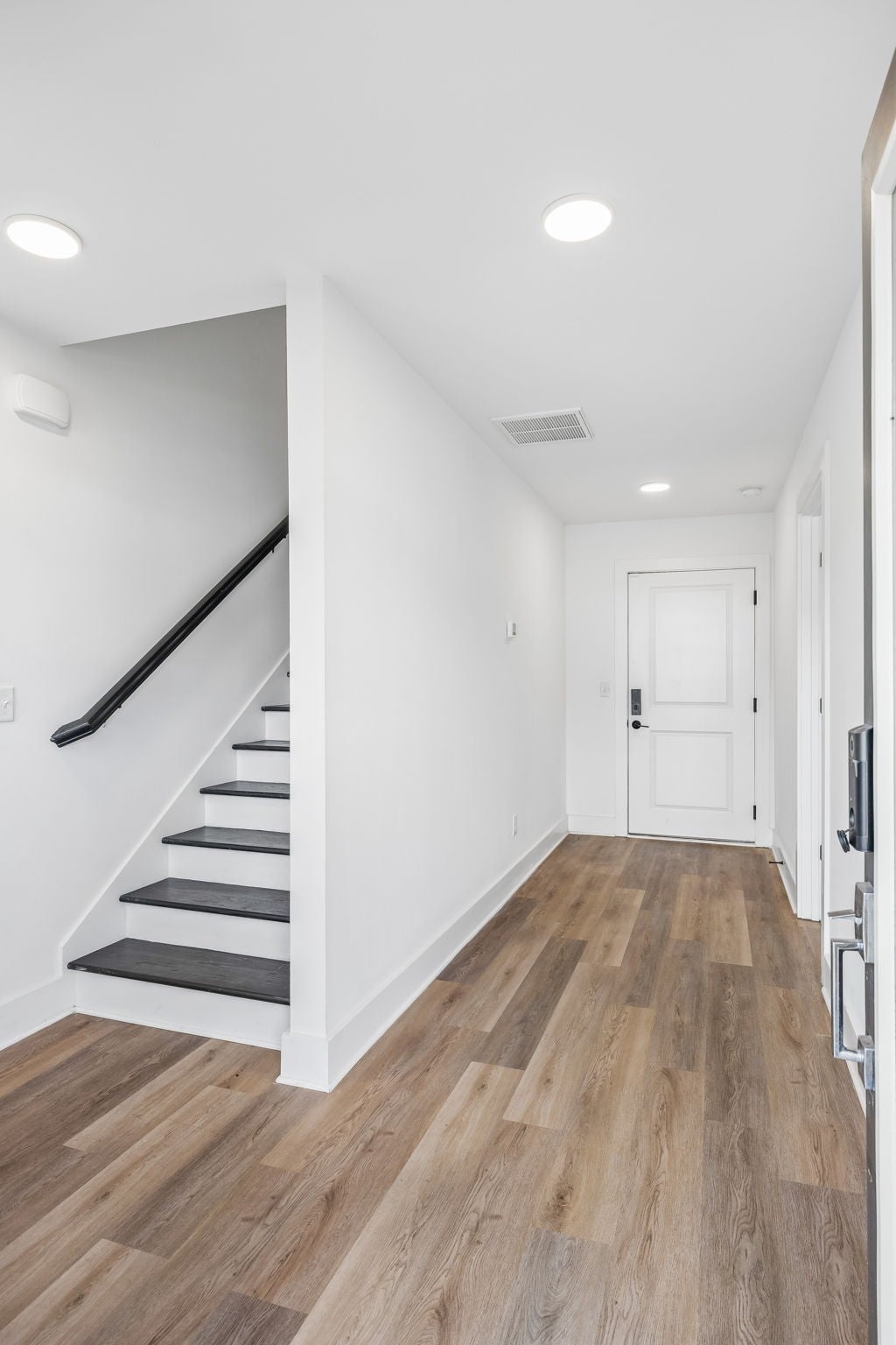 746 N DuPont Ave