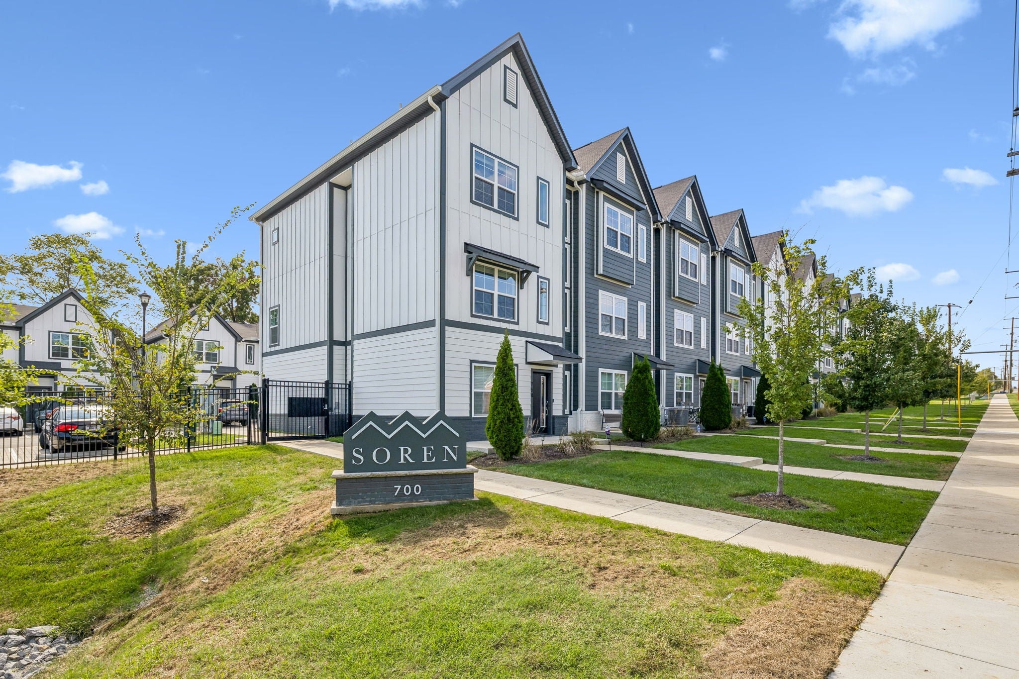 746 N DuPont Ave