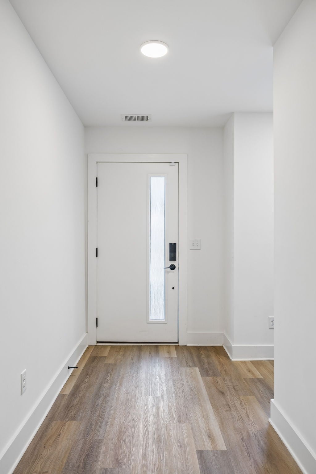 746 N DuPont Ave