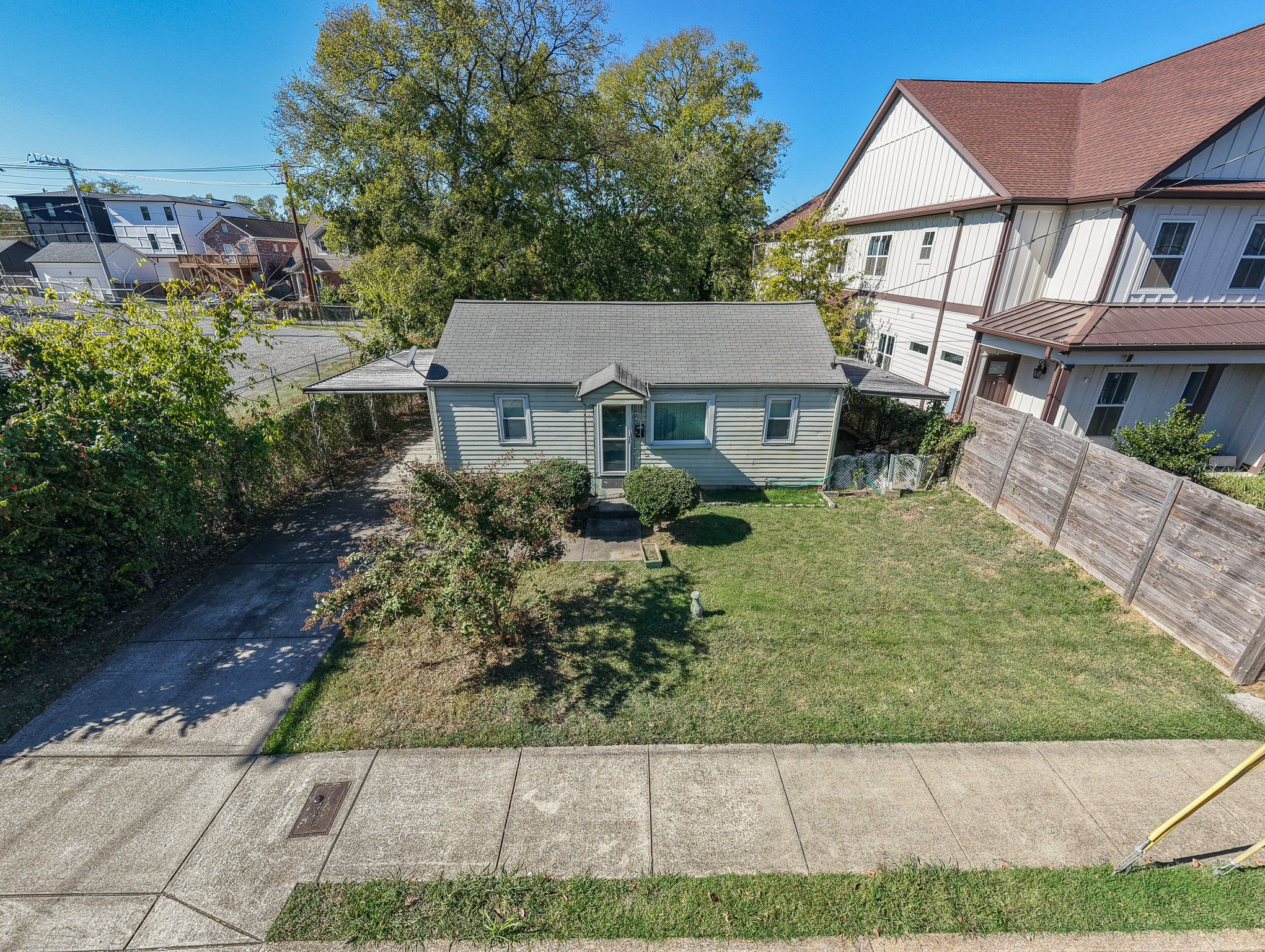 1221 14th Ave S