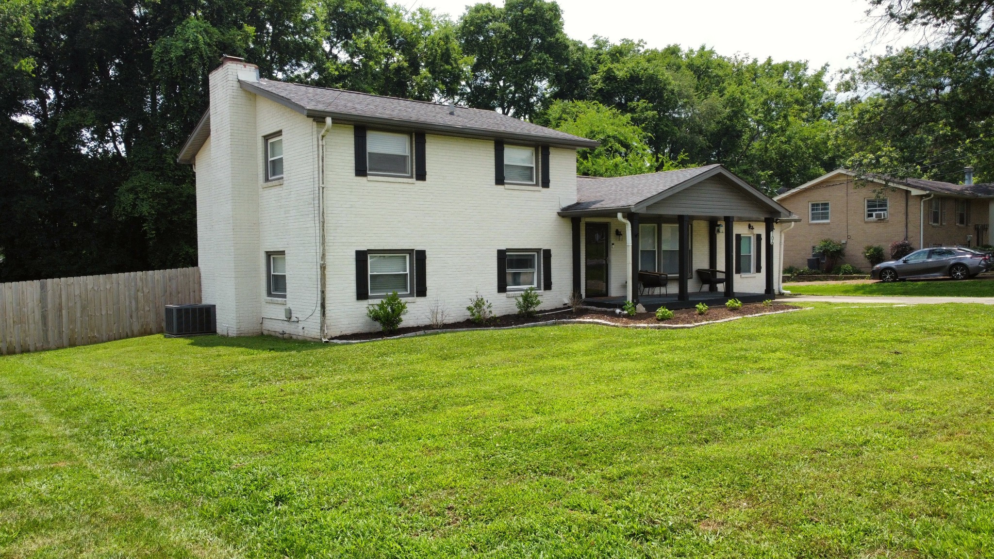 106 Colonial Dr