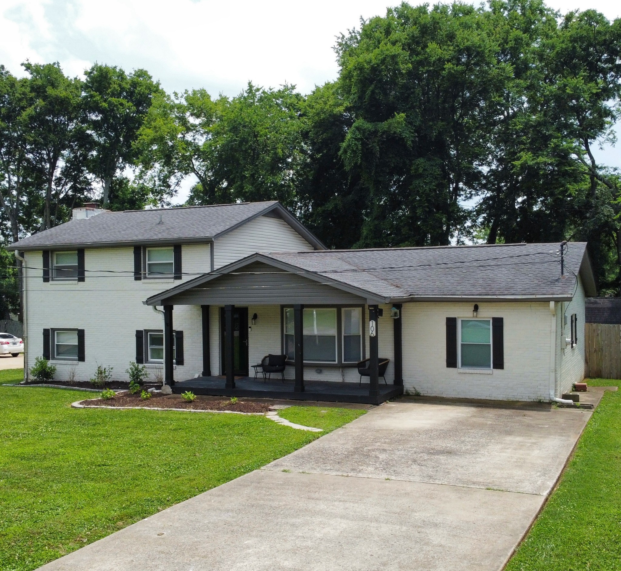 106 Colonial Dr