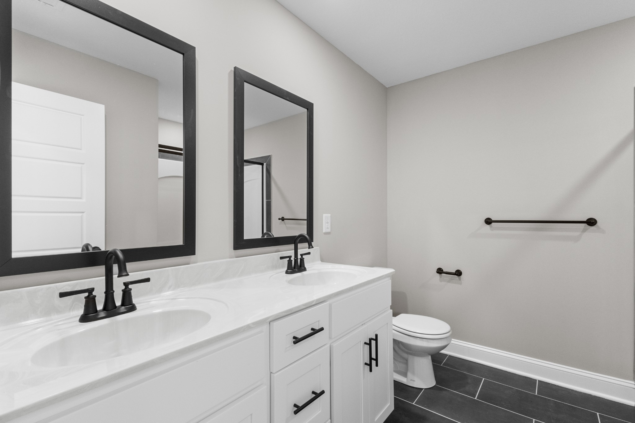 Clarksville, Tennessee 37040, United States, 3 Bedrooms Bedrooms, ,3 BathroomsBathrooms,Residential,Active,235277