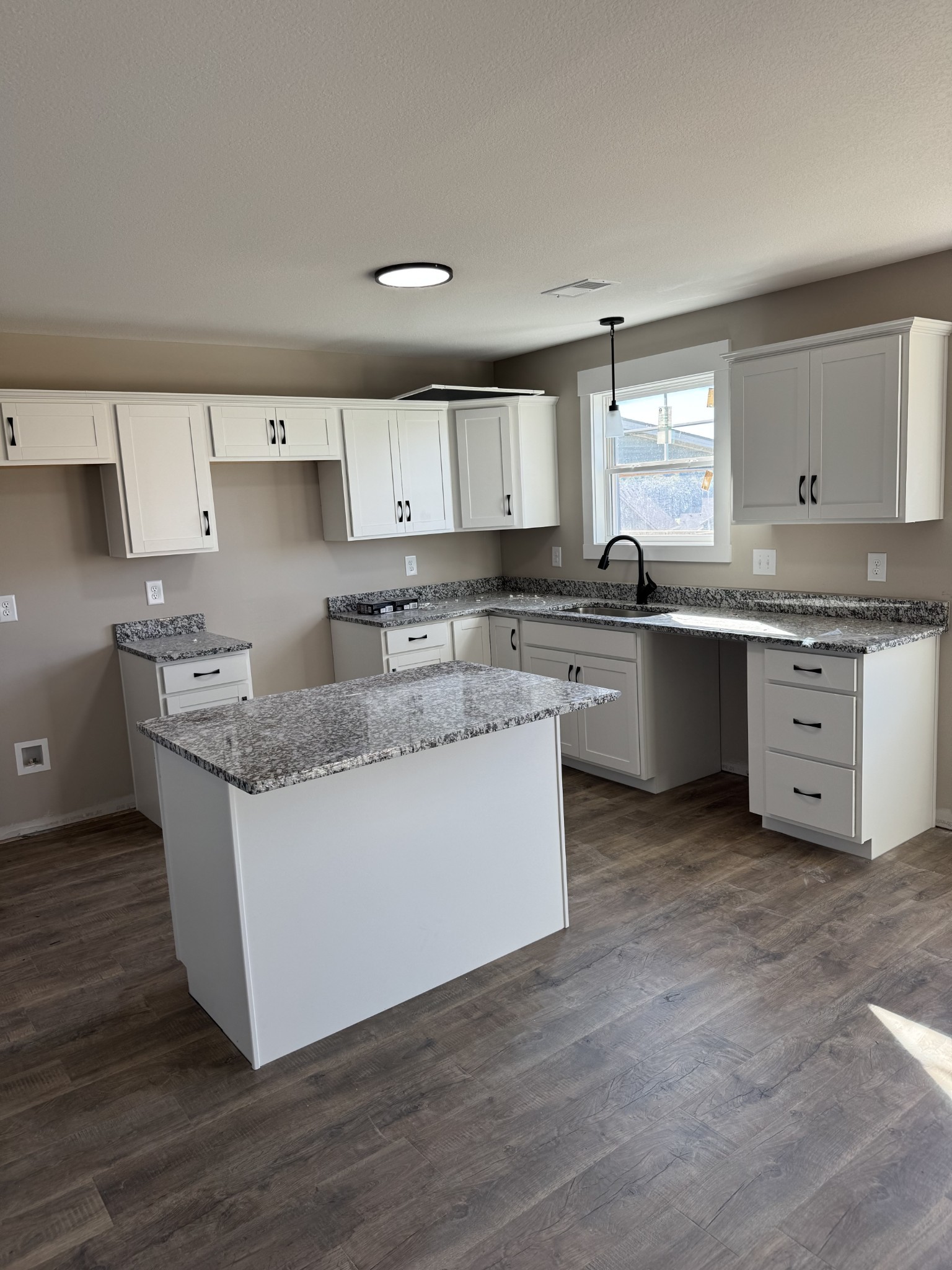 Clarksville, Tennessee 37040, United States, 3 Bedrooms Bedrooms, ,3 BathroomsBathrooms,Residential,Active,235277