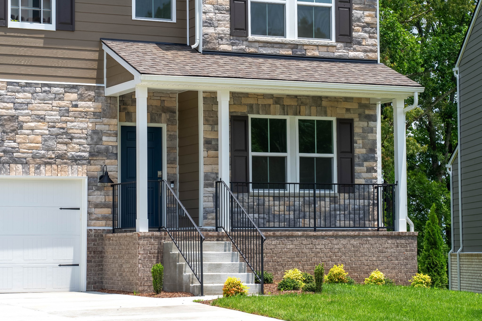 312 Deacon Ln