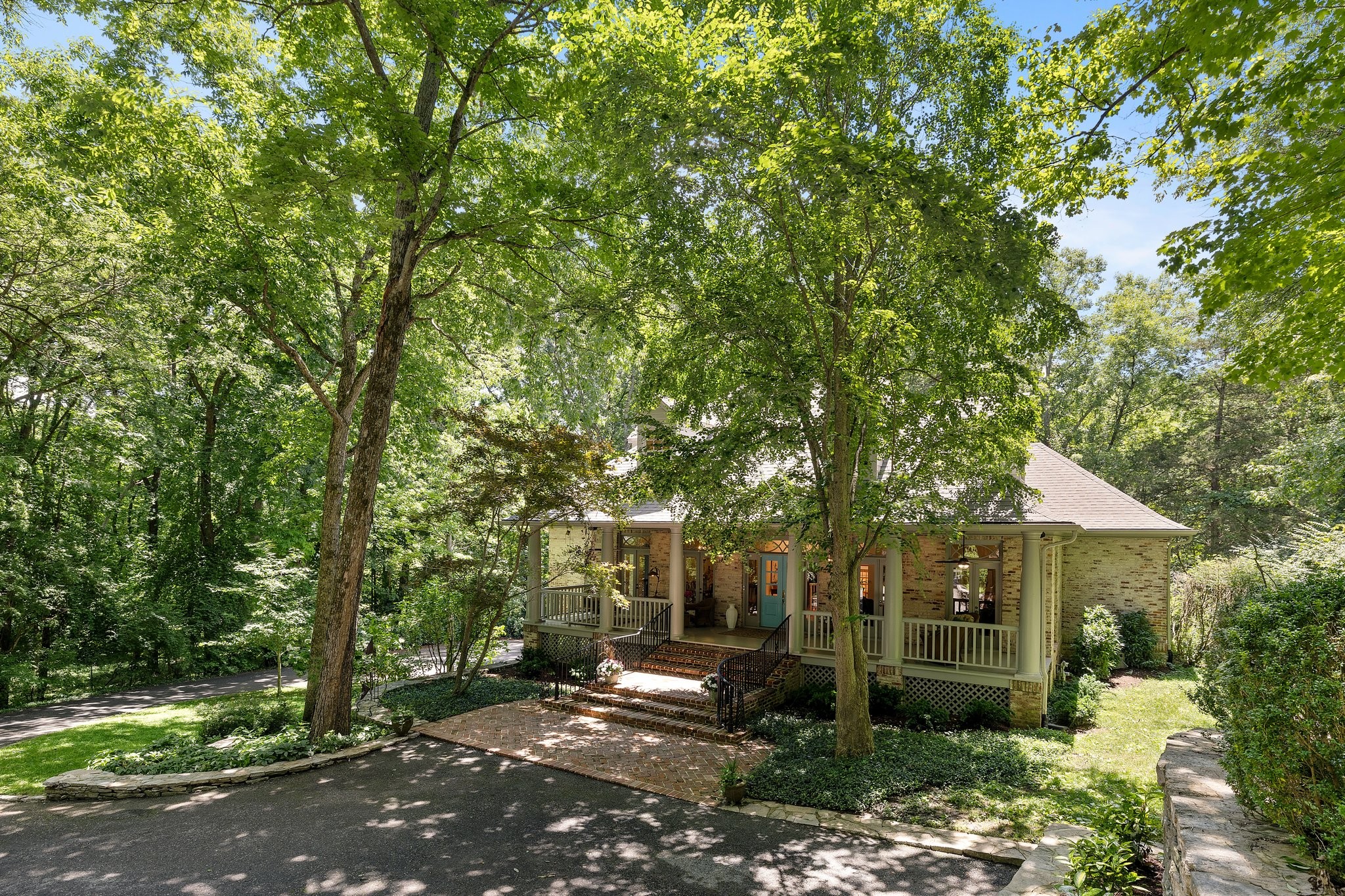 2048 Timberwood Dr