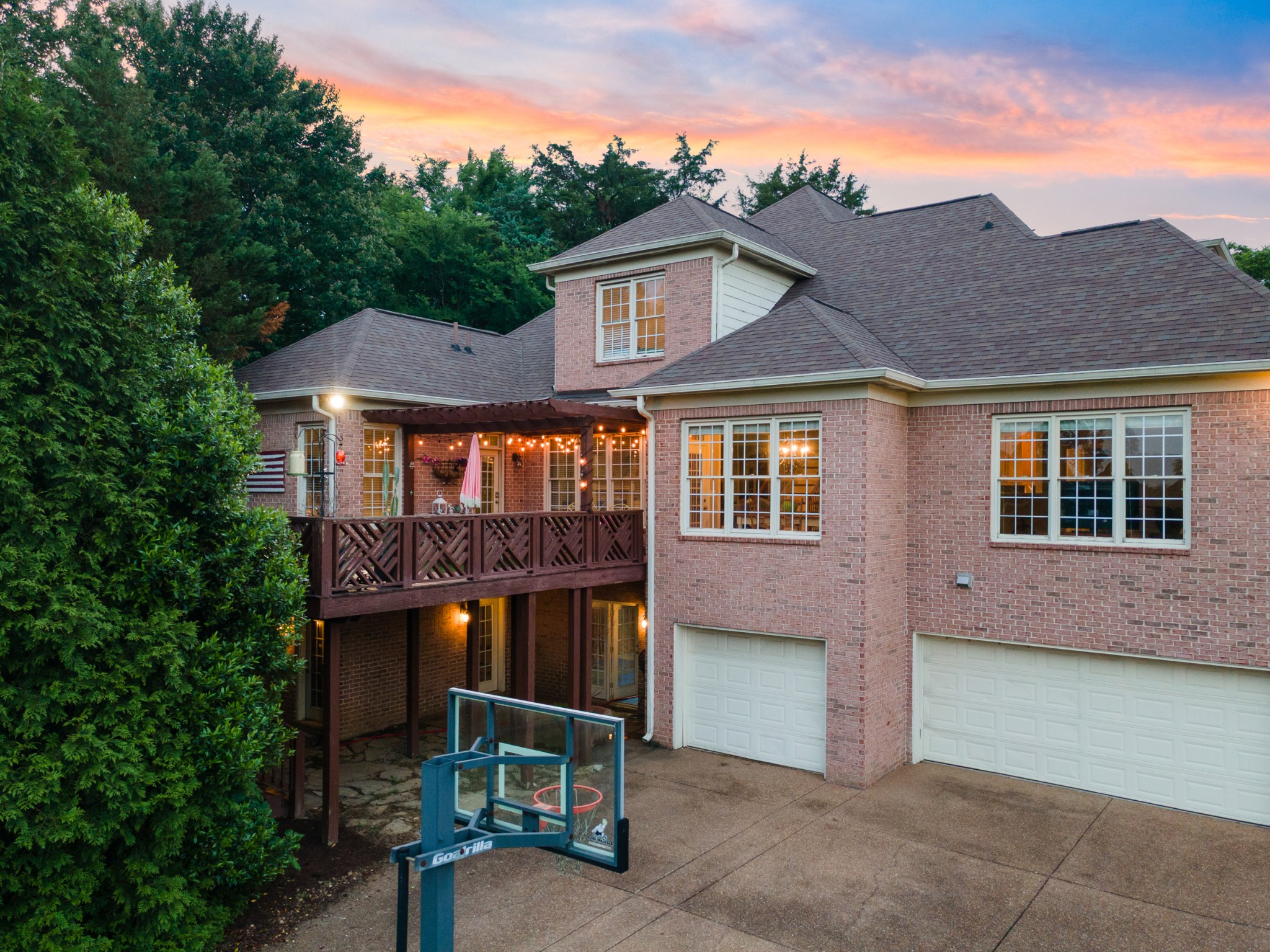 2425 Deerbourne Dr