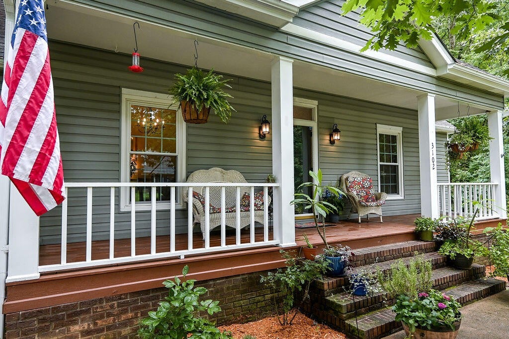 3102 Parkwood Trail NW