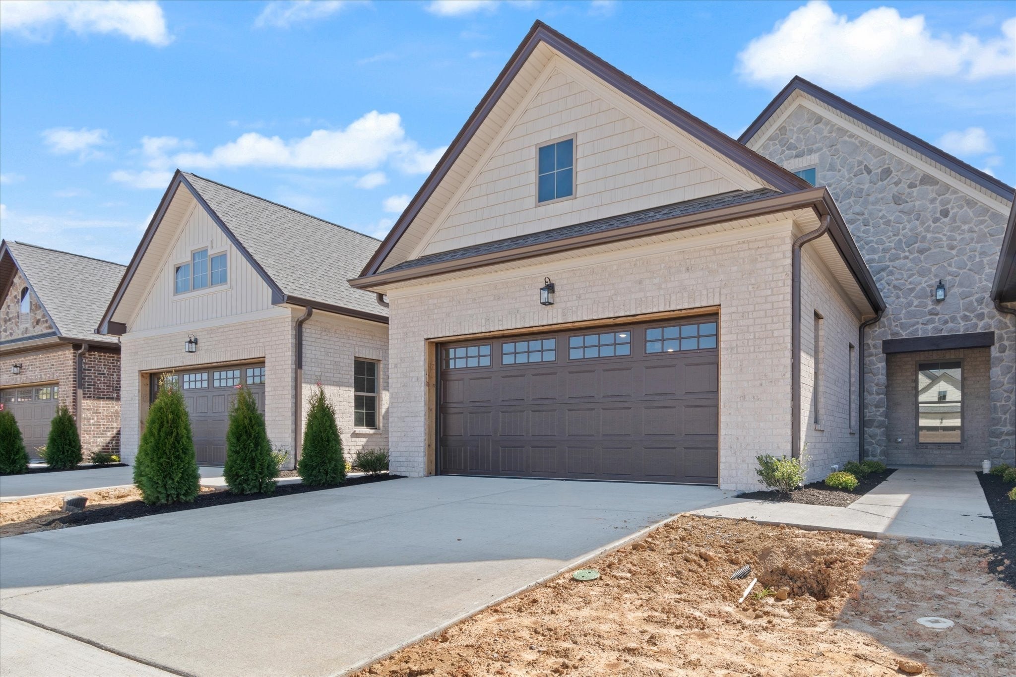 452 W Foxrun