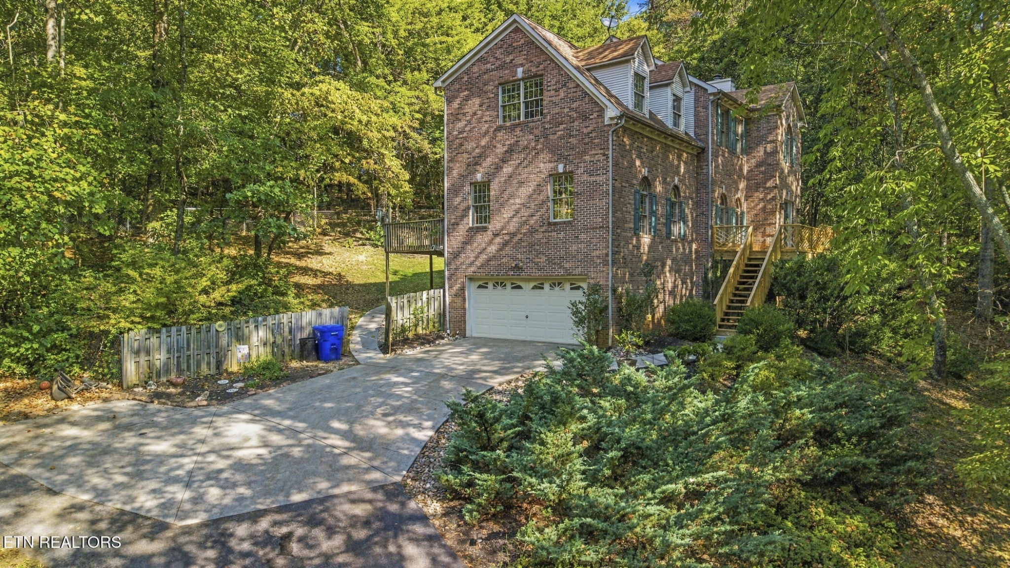 1221 Night Hawk Lane