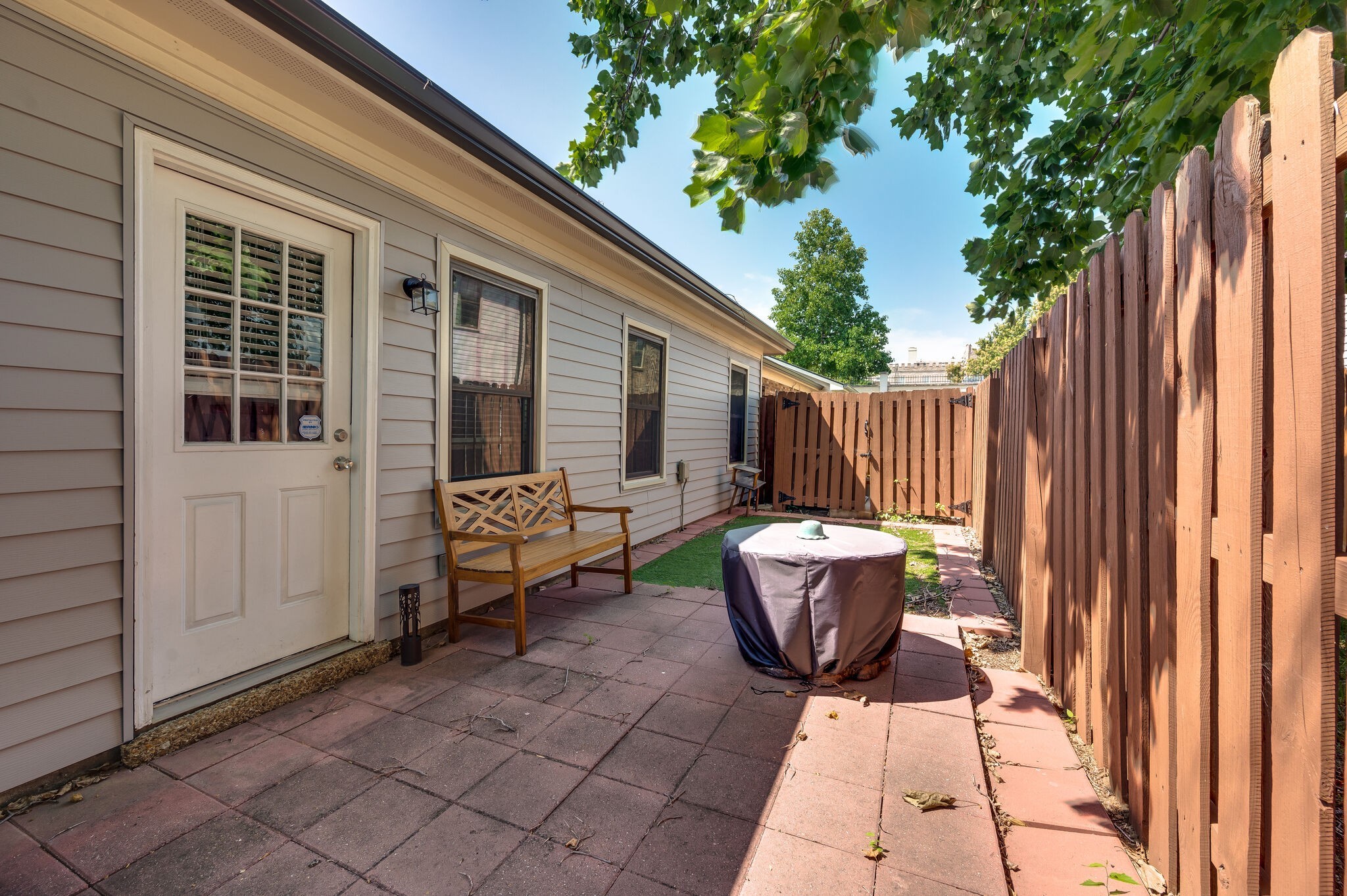 Nashville, Tennessee 37210, United States, 2 Bedrooms Bedrooms, ,2 BathroomsBathrooms,Residential,Active,29290