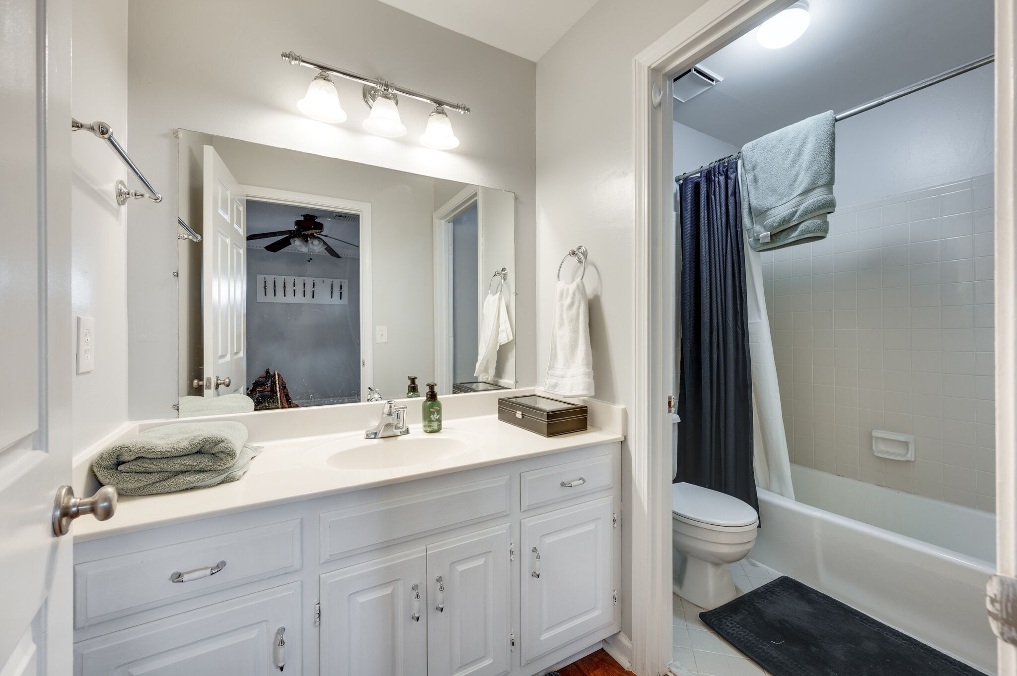 Nashville, Tennessee 37210, United States, 2 Bedrooms Bedrooms, ,2 BathroomsBathrooms,Residential,Active,29290