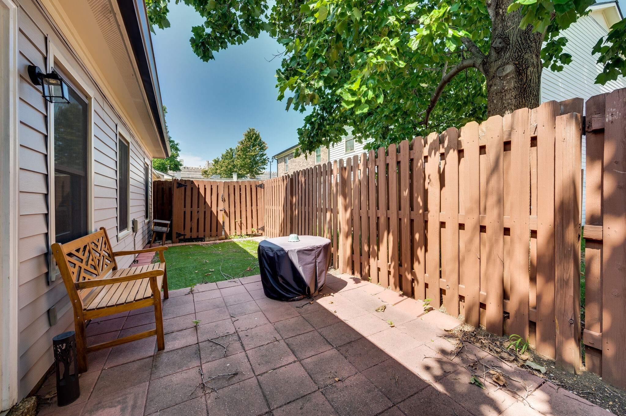 Nashville, Tennessee 37210, United States, 2 Bedrooms Bedrooms, ,2 BathroomsBathrooms,Residential,Active,29290