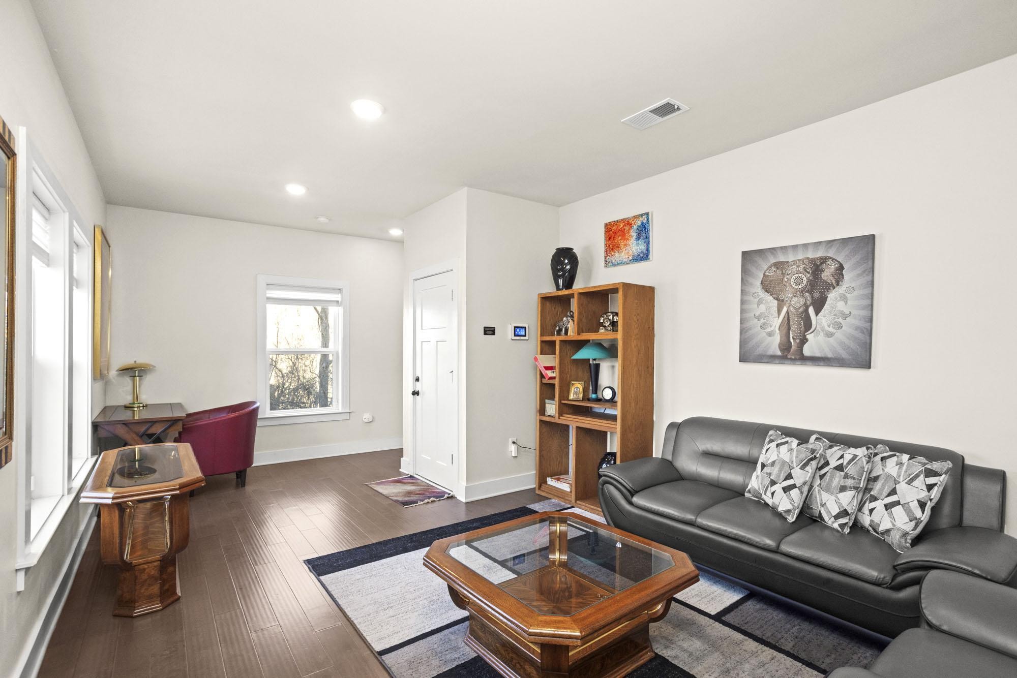 450 Glastonbury Rd 3