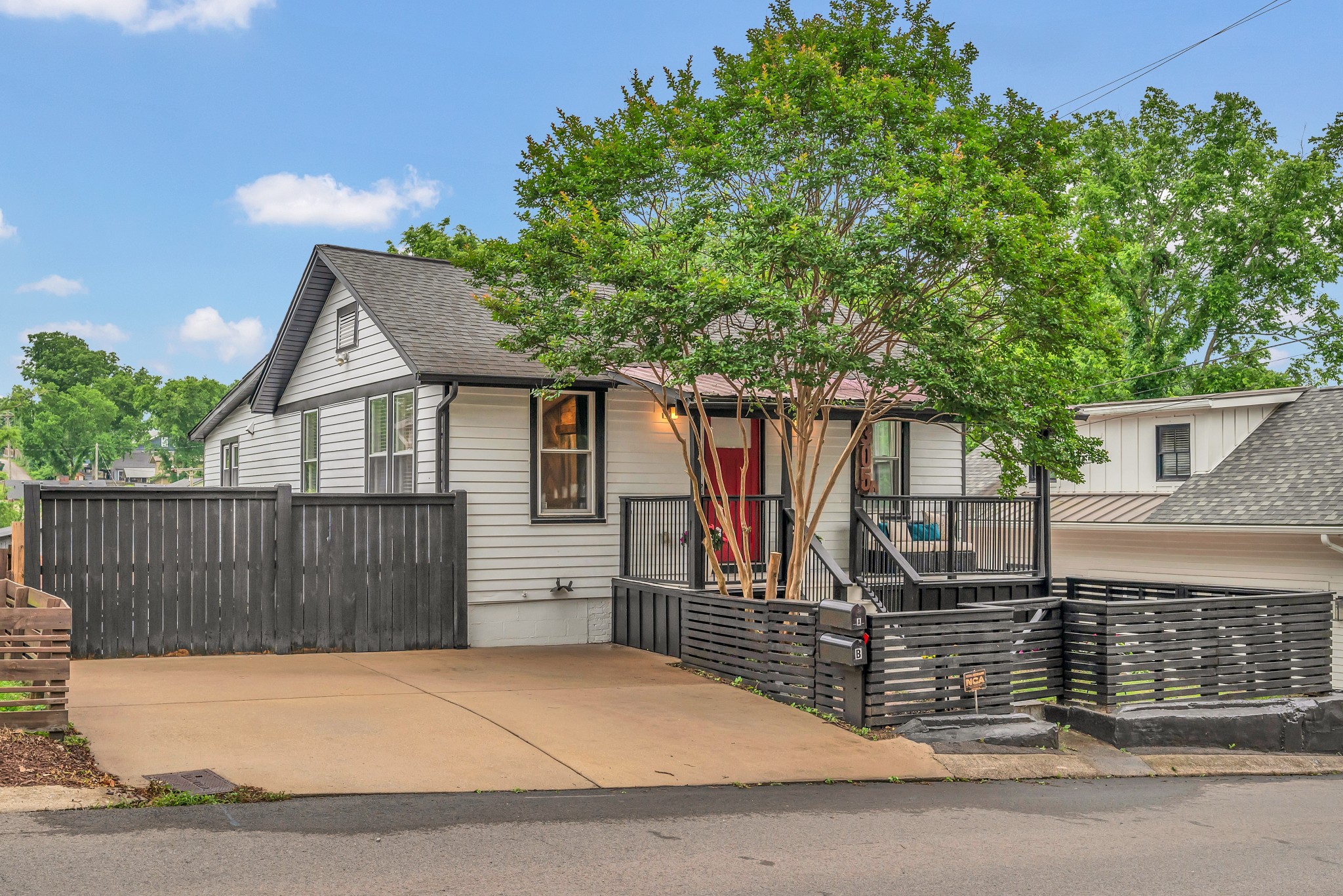 305 S 14th St