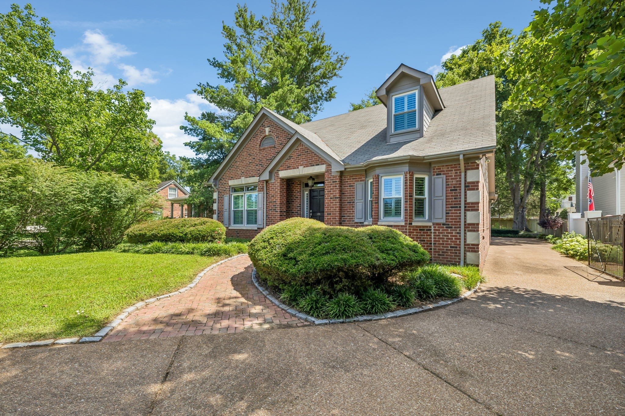 3-bed home sold in Nashville, TN 37205, 230 Harding Pl 230 Harding Pl, Nashville TN 37205 3-bed home, photo 4 of 60