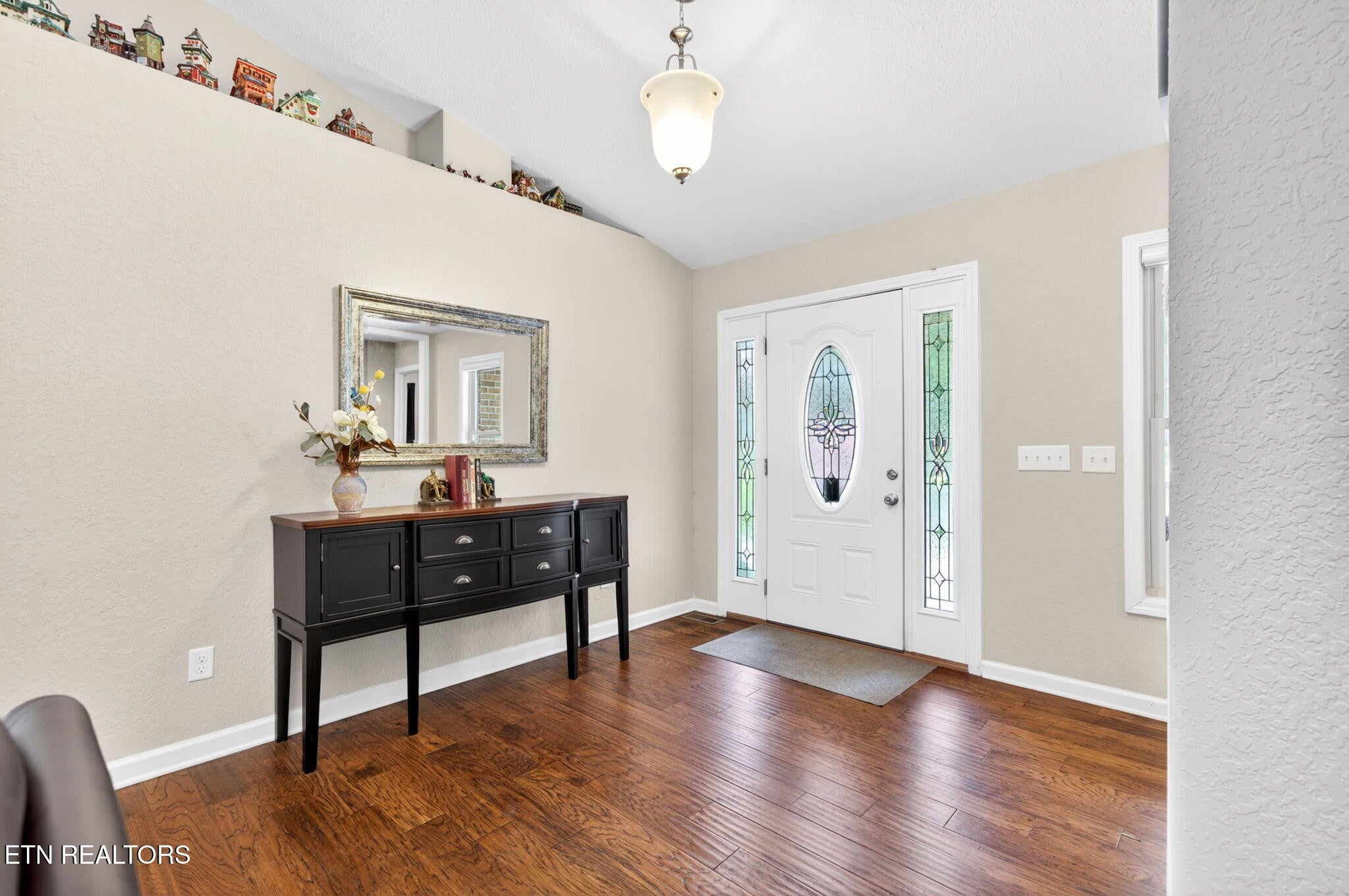 657 Lakeview Drive