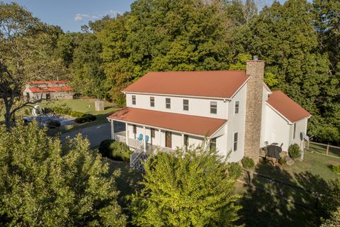 720 Mount Hebron Rd Charlotte TN 37036